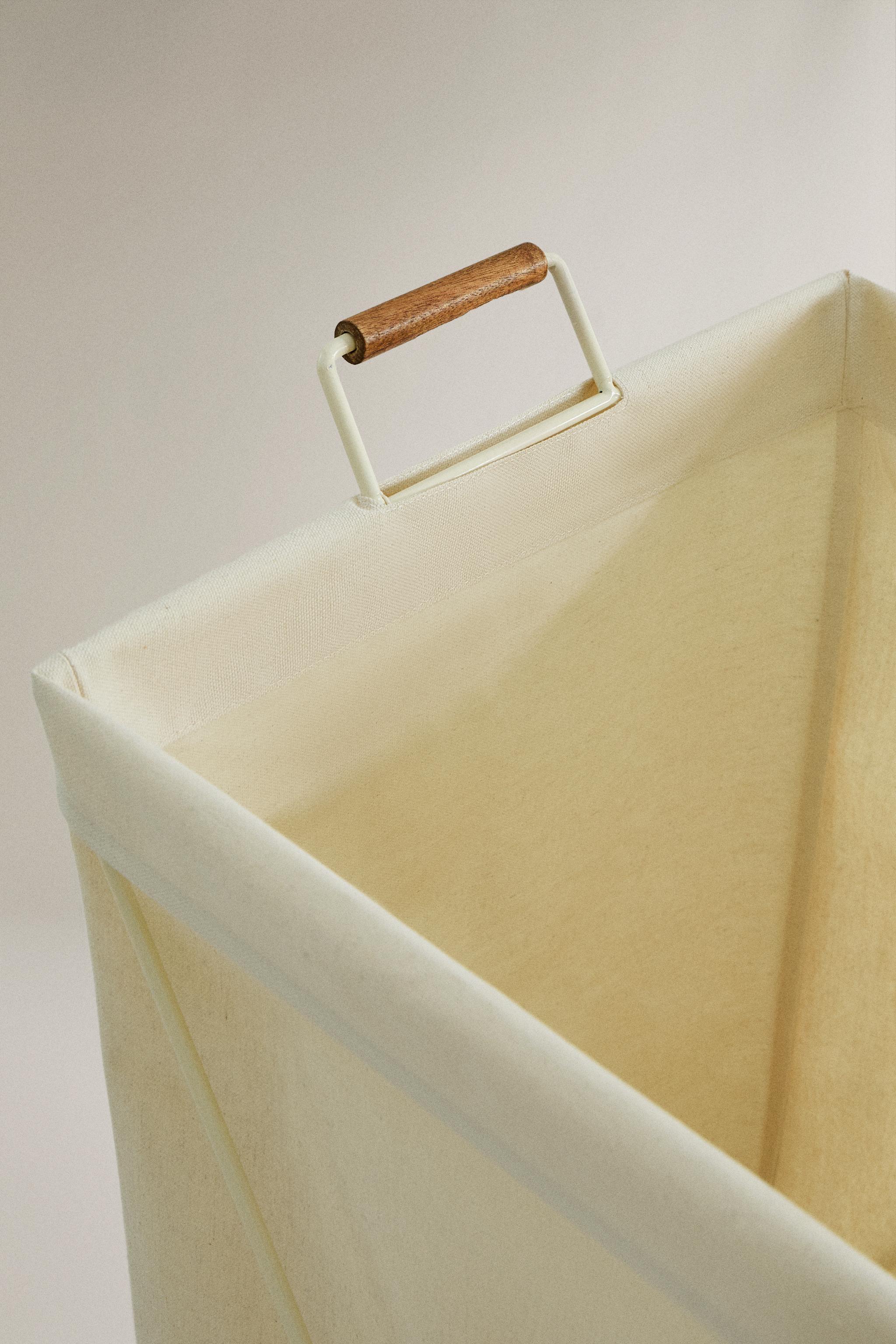 FOLDABLE LAUNDRY BASKET