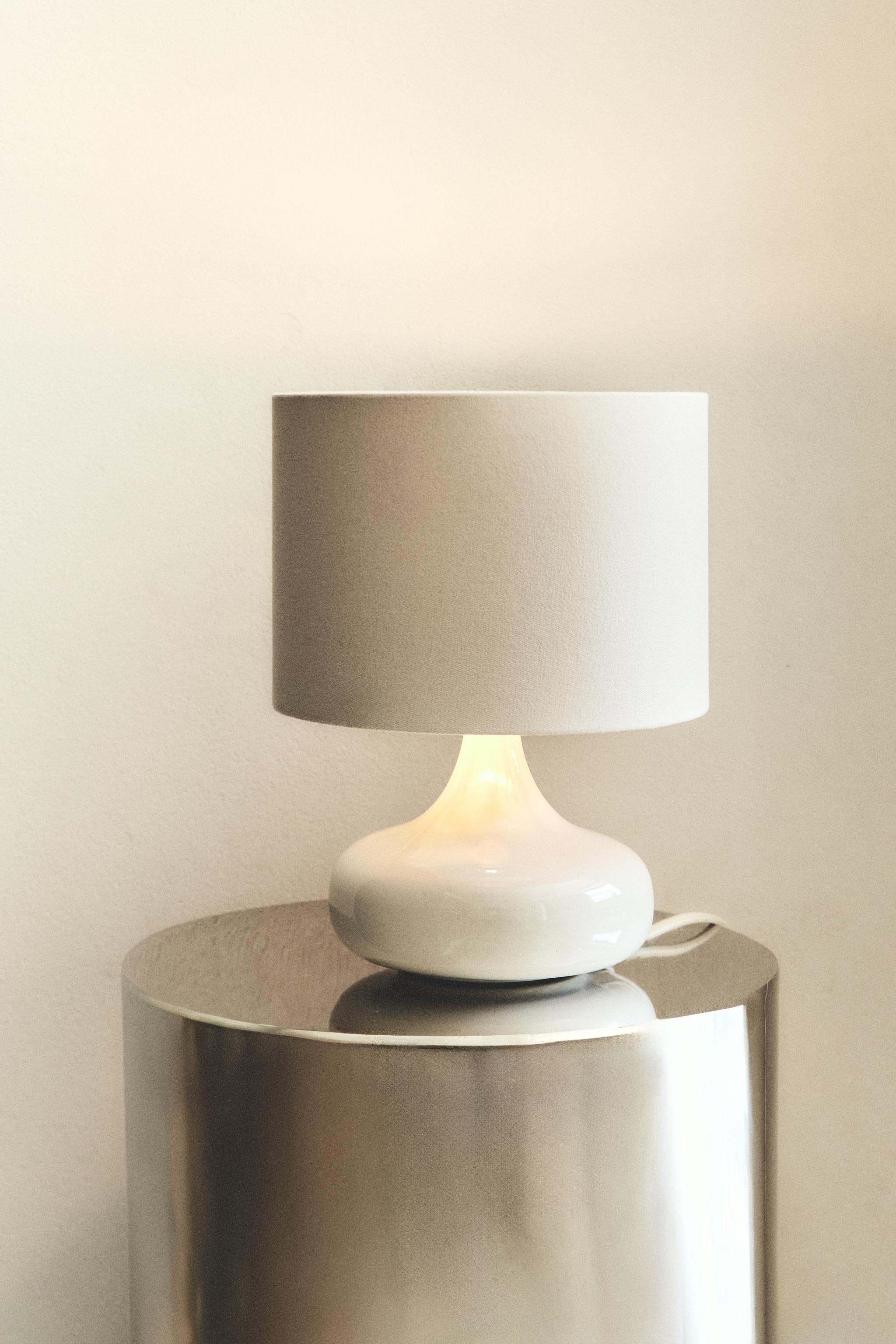 SMALL CERAMIC BASE TABLE LAMP