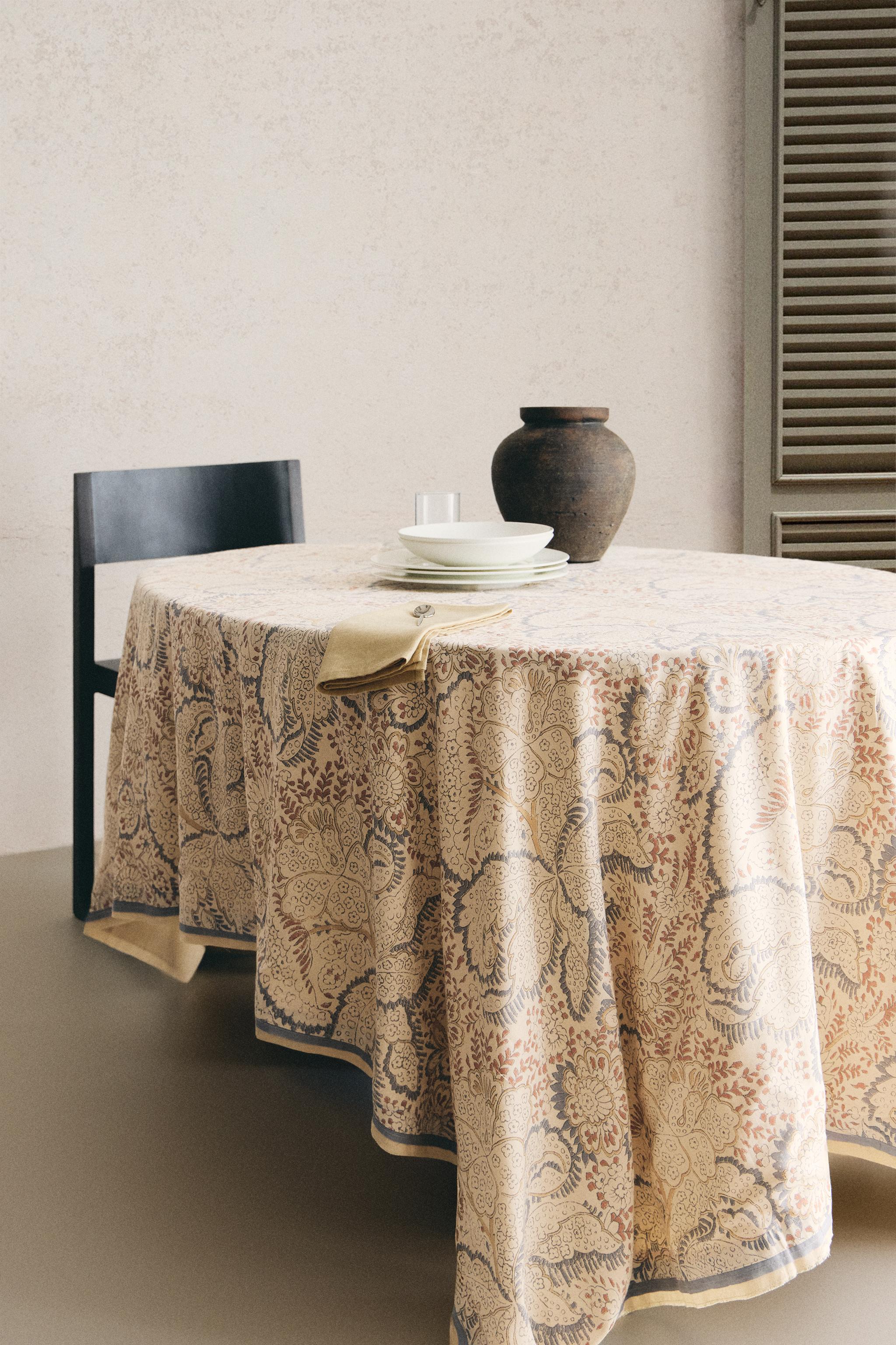 FLORAL AND PAISLEY PRINT TABLECLOTH