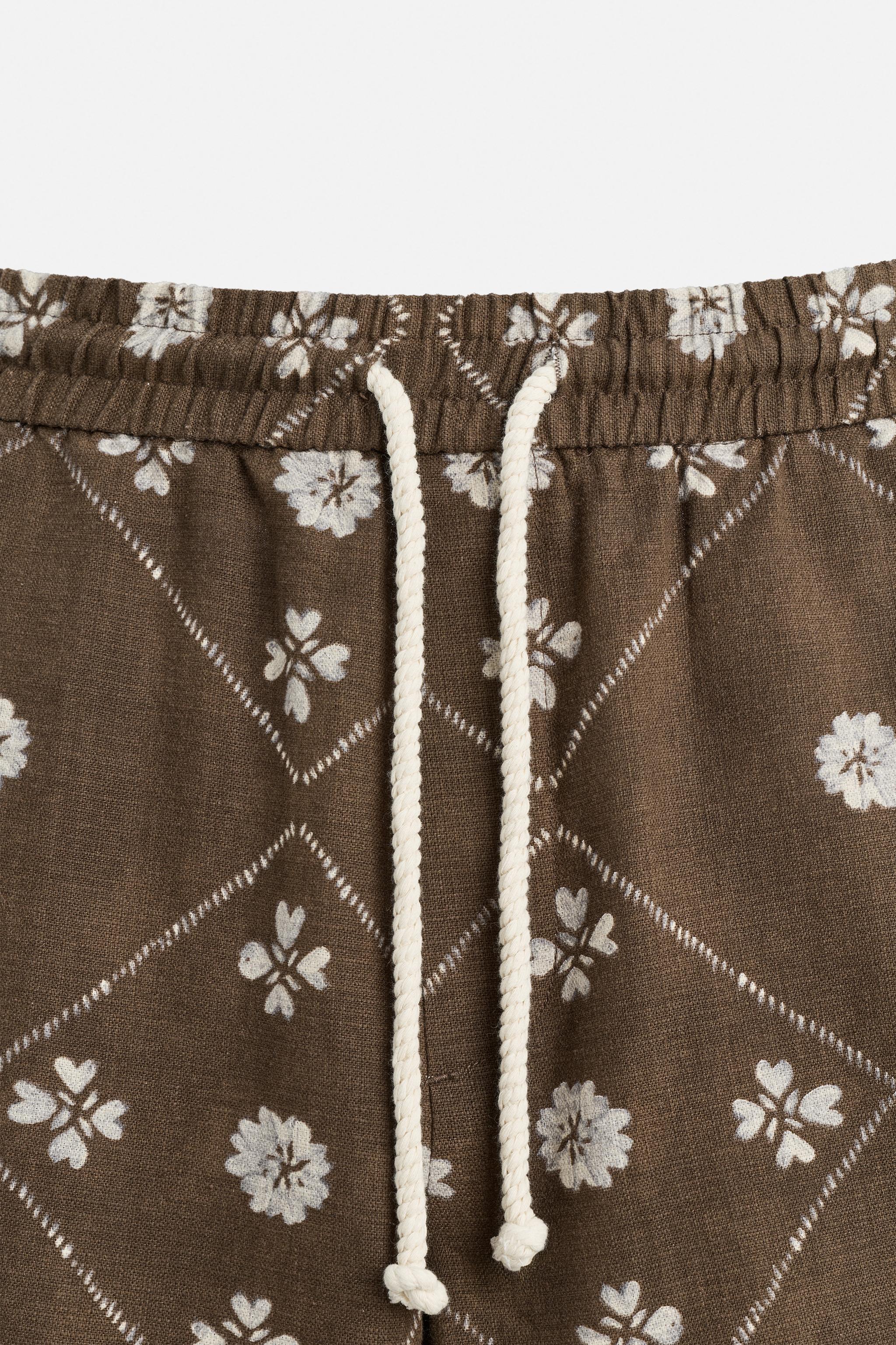 CONTRAST PRINT BERMUDA SHORTS