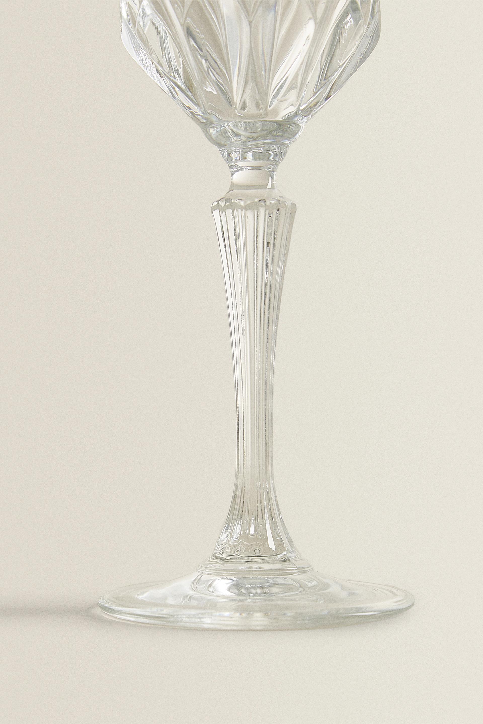 ENGRAVED-EFFECT CRYSTALLINE WINE GLASS
