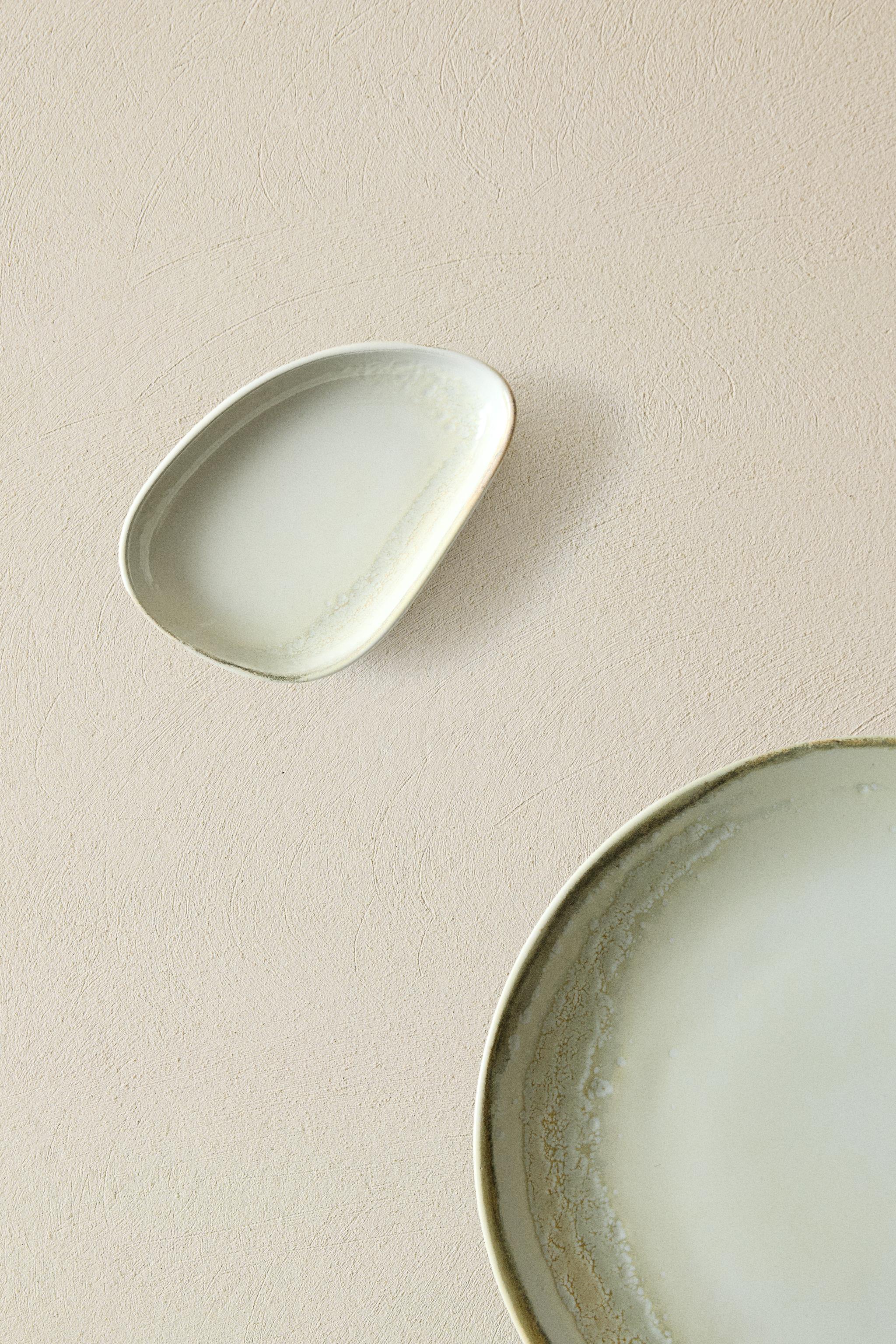 ECRU STONEWARE MINI PLATE
