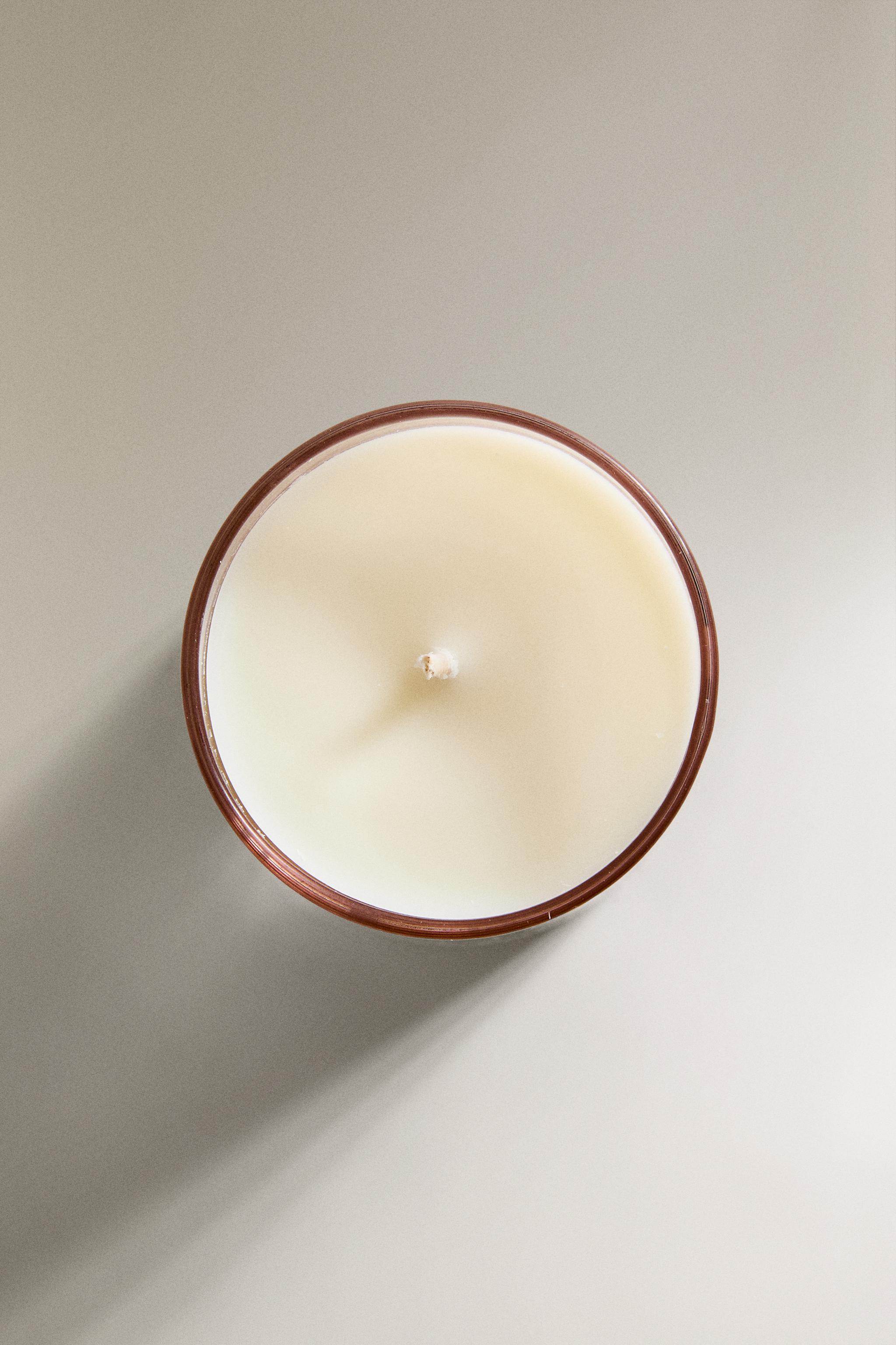 (180 G) MUSKY LILY SCENTED CANDLE