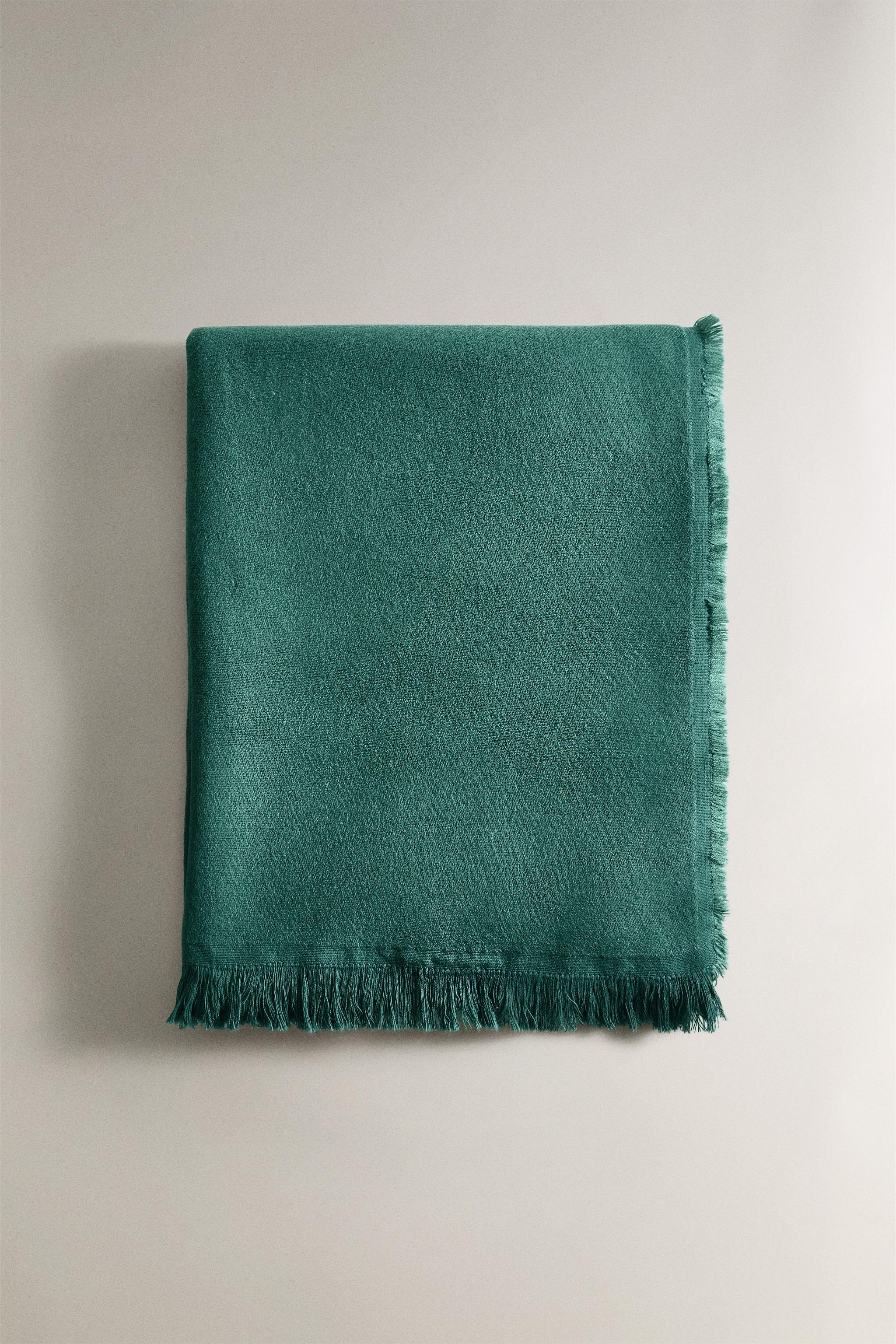 DECORATIVE FRINGED BLANKET