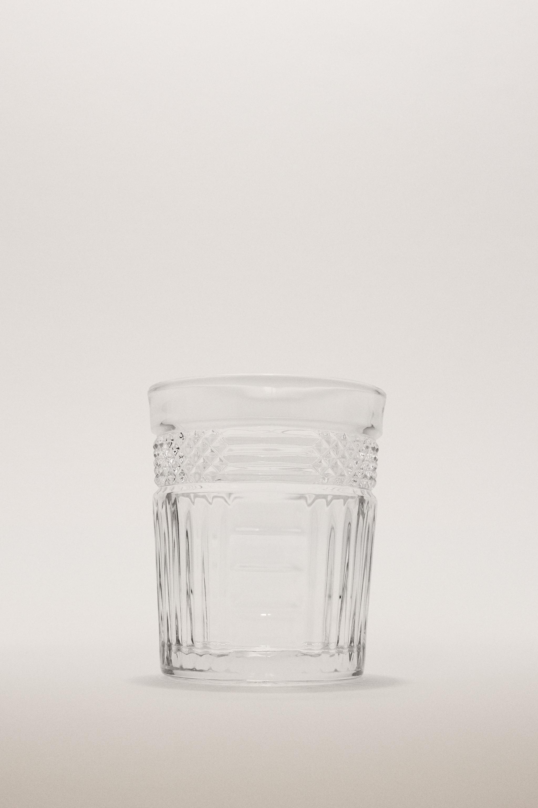 RAISED DESIGN GLASS TUMBLER