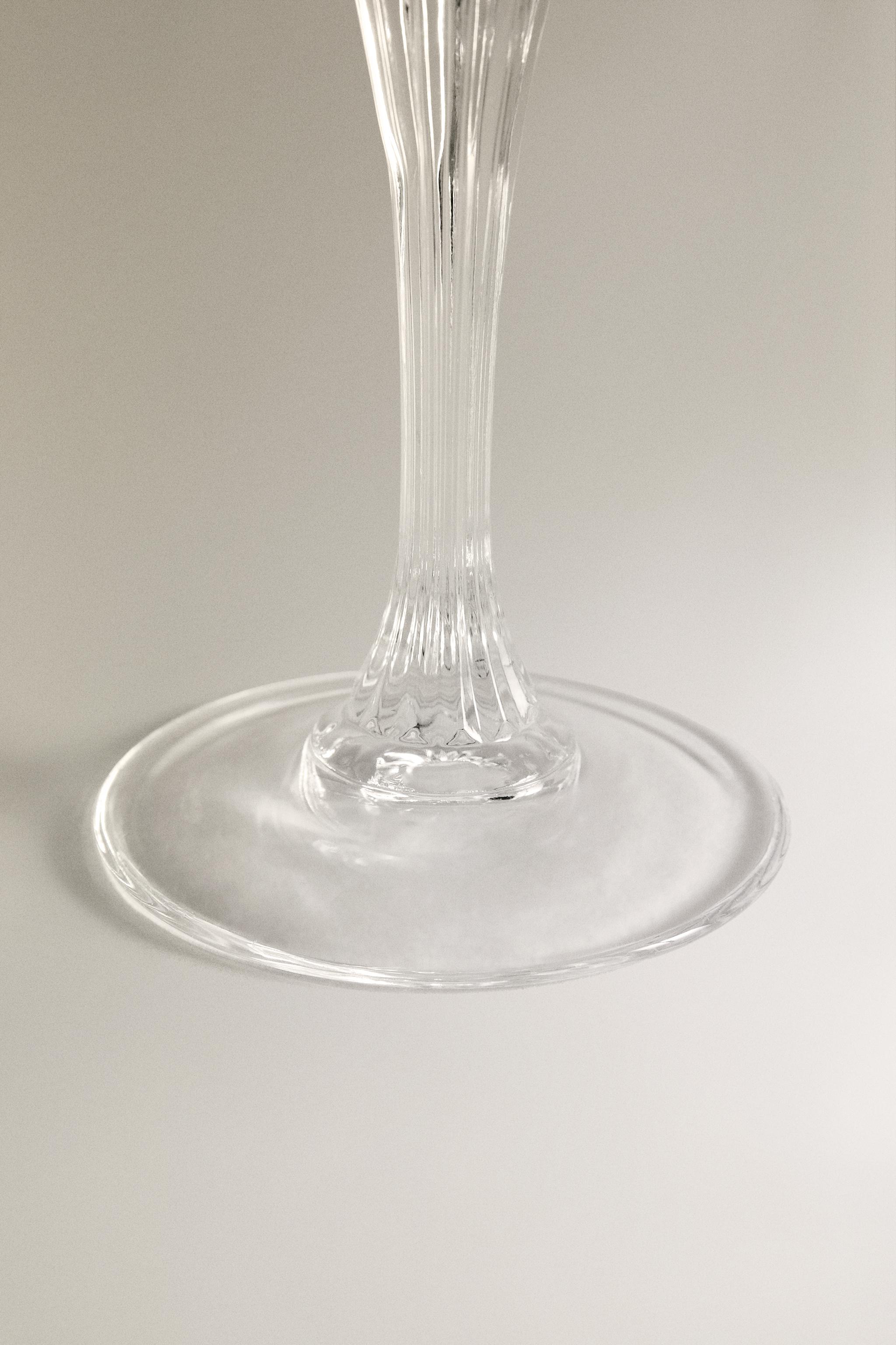 ENGRAVED-EFFECT CRYSTALLINE WINE GLASS