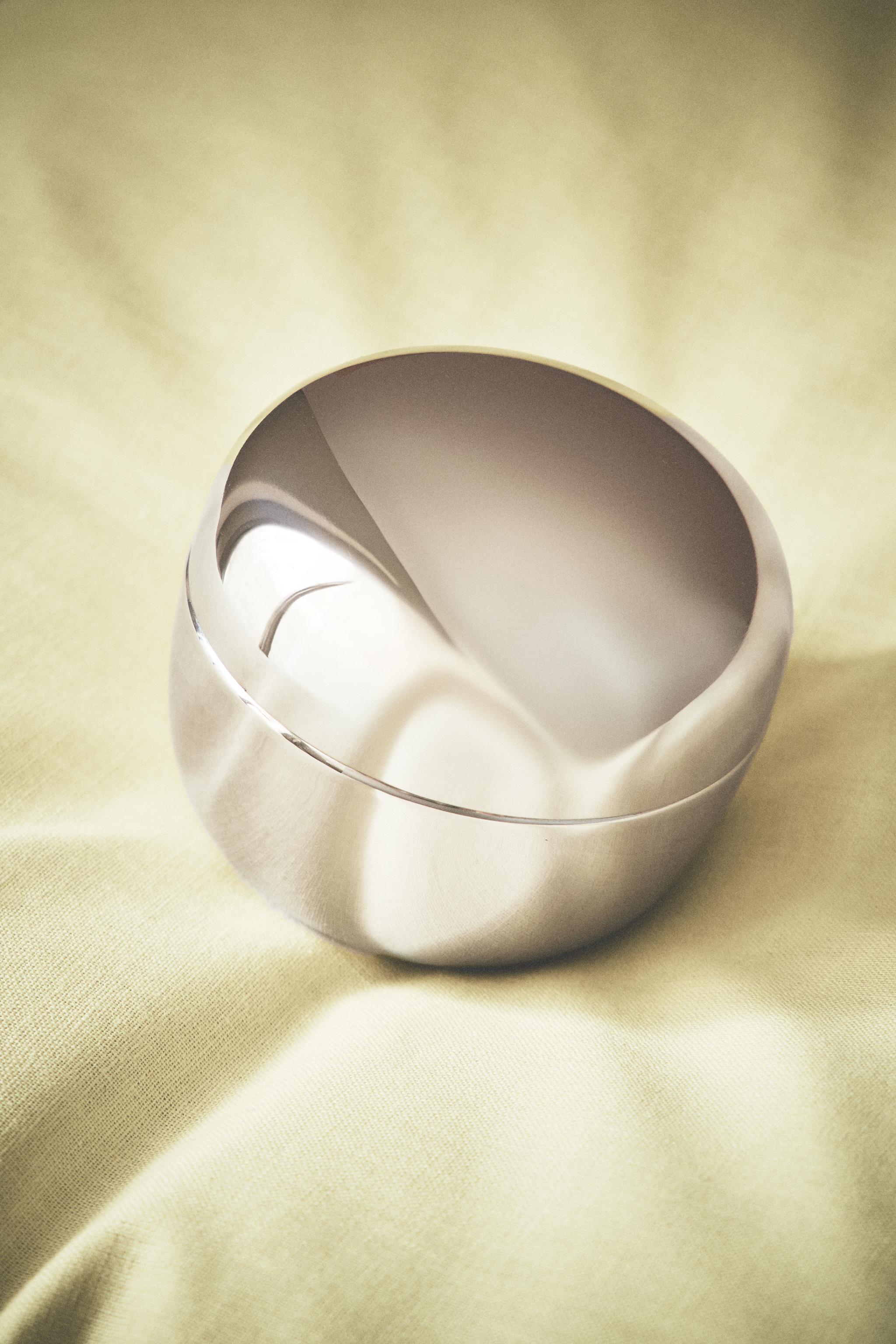 LARGE ROUND METAL BOX