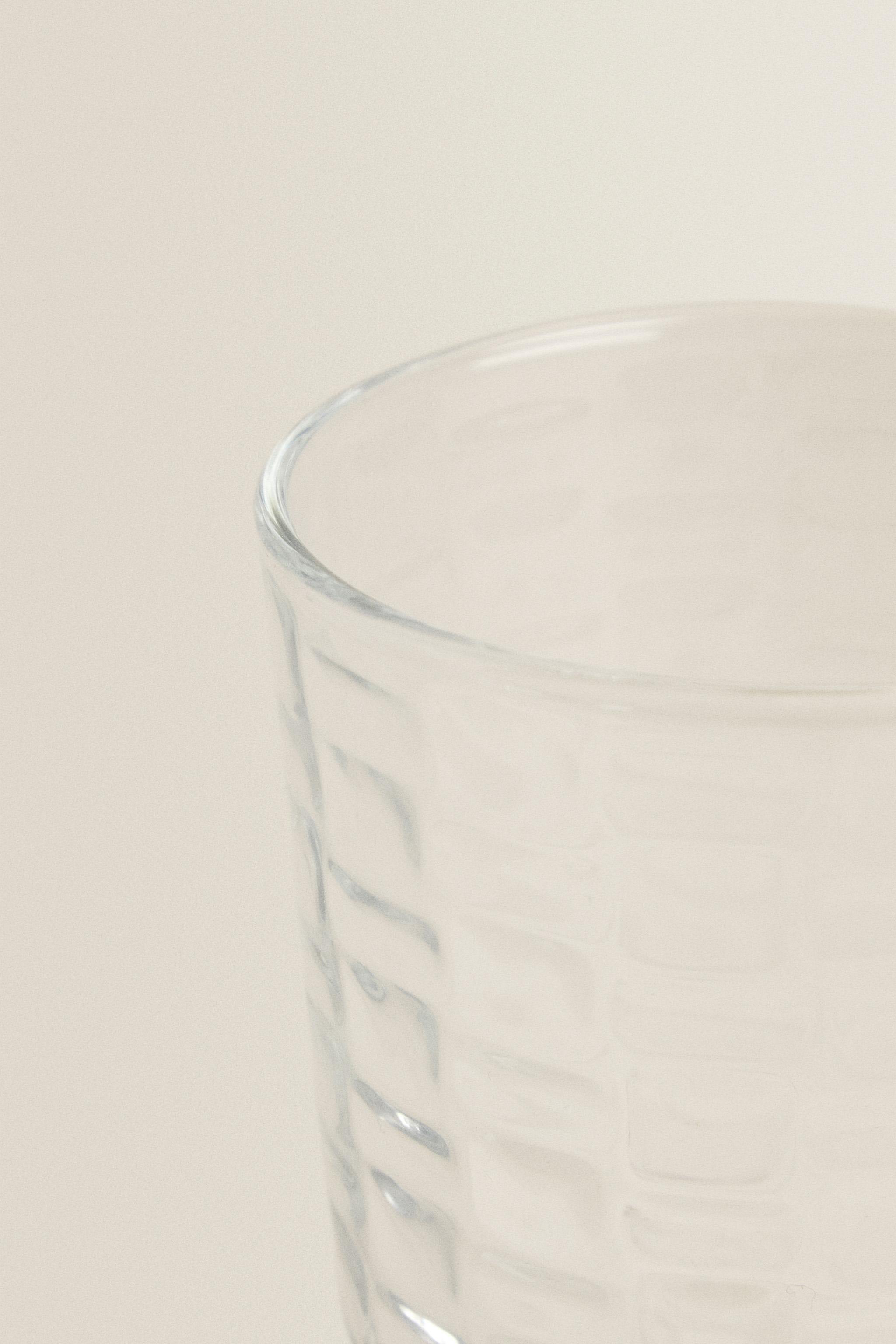 RAISED SQUARE-EFFECT TUMBLER