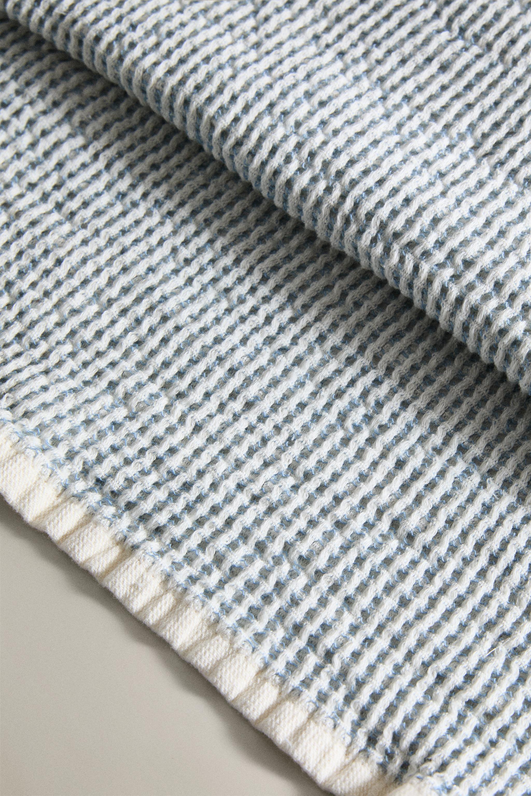 MINI WAFFLE-KNIT BATH TOWEL