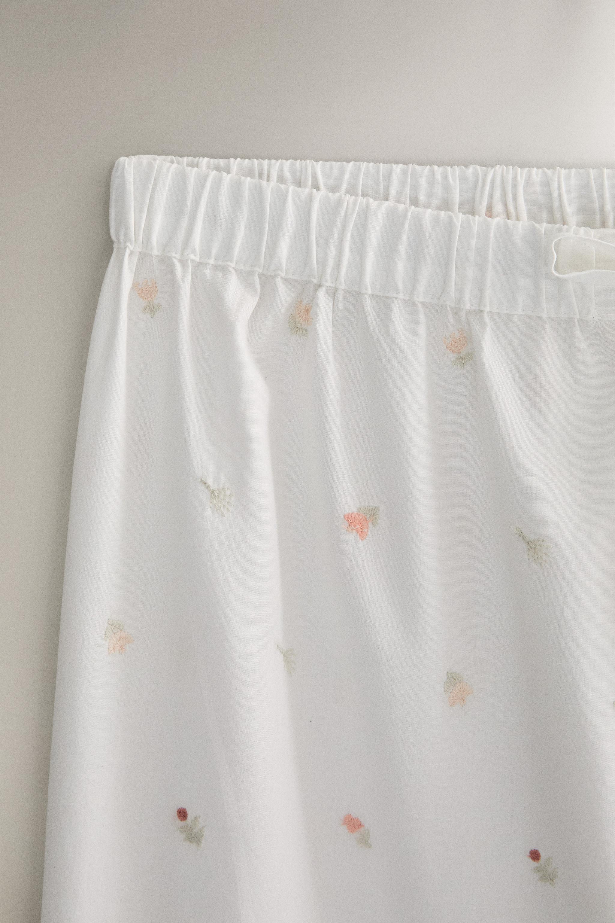 EMBROIDERED PANTS WITH LILIES
