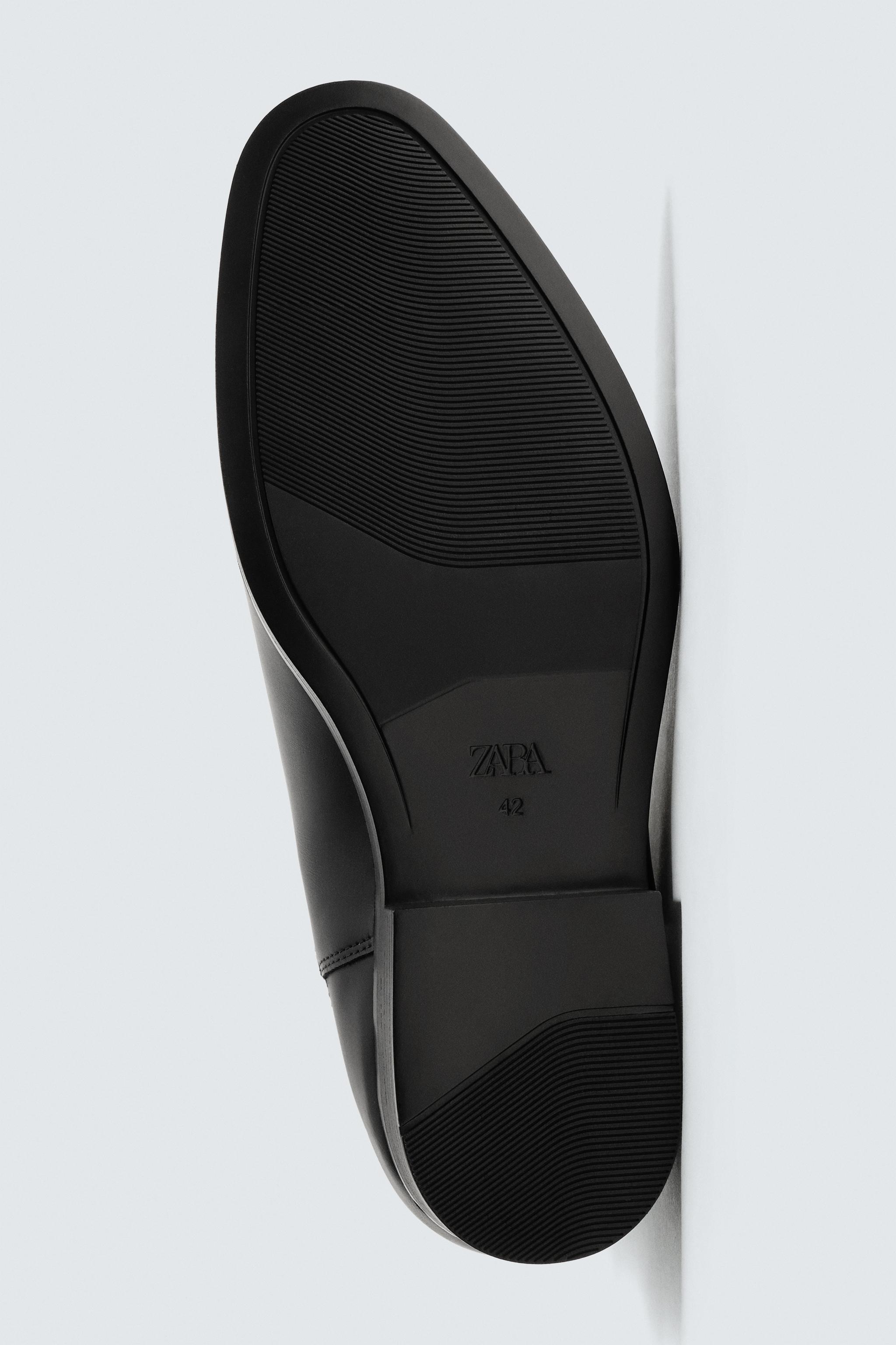 POINTED CHELSEA BOOTS