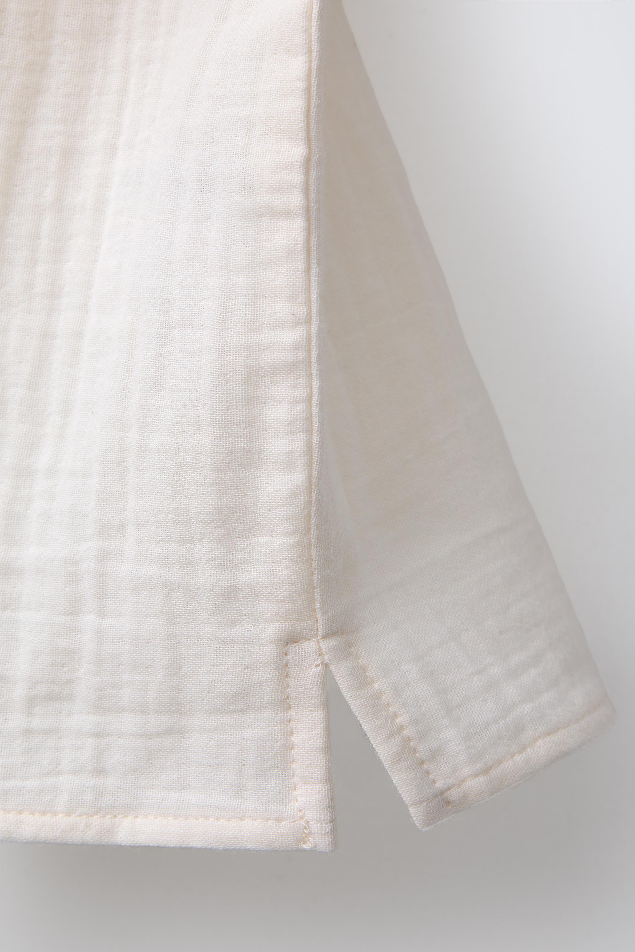 TEXTURED HOODED SHIRT