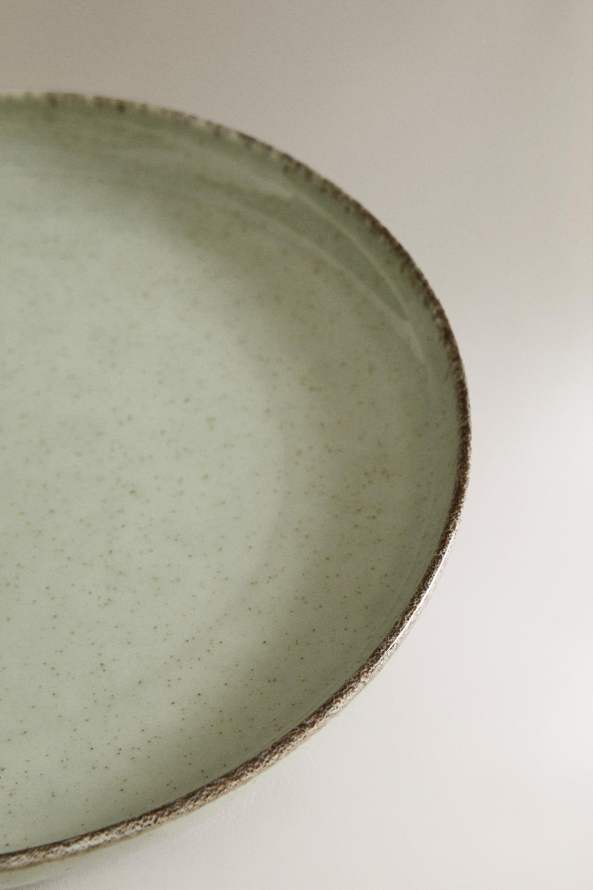 PORCELAIN DESSERT PLATE WITH ANTIQUE FINISH RIM