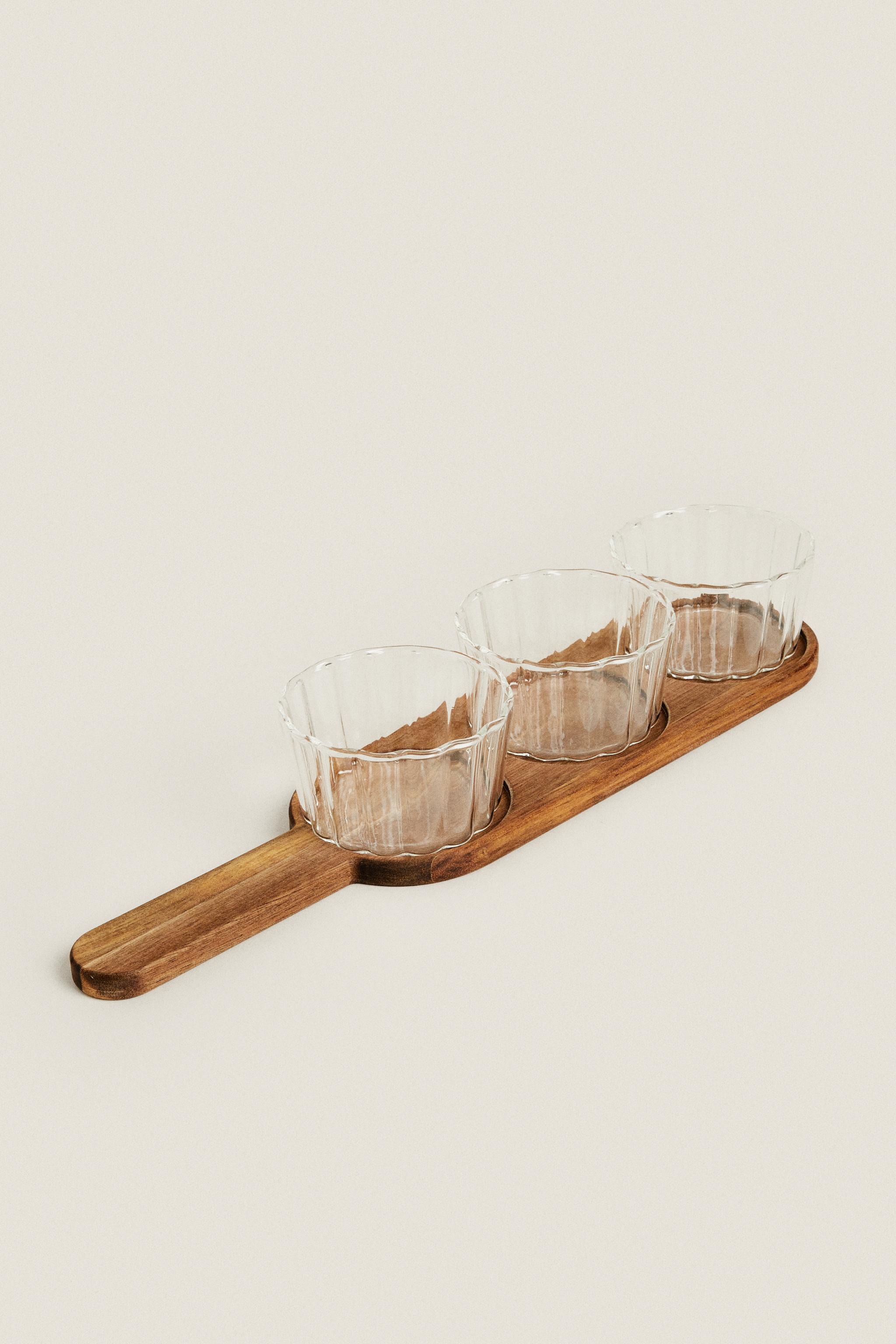 SET OF BOWLS WITH TRAY
