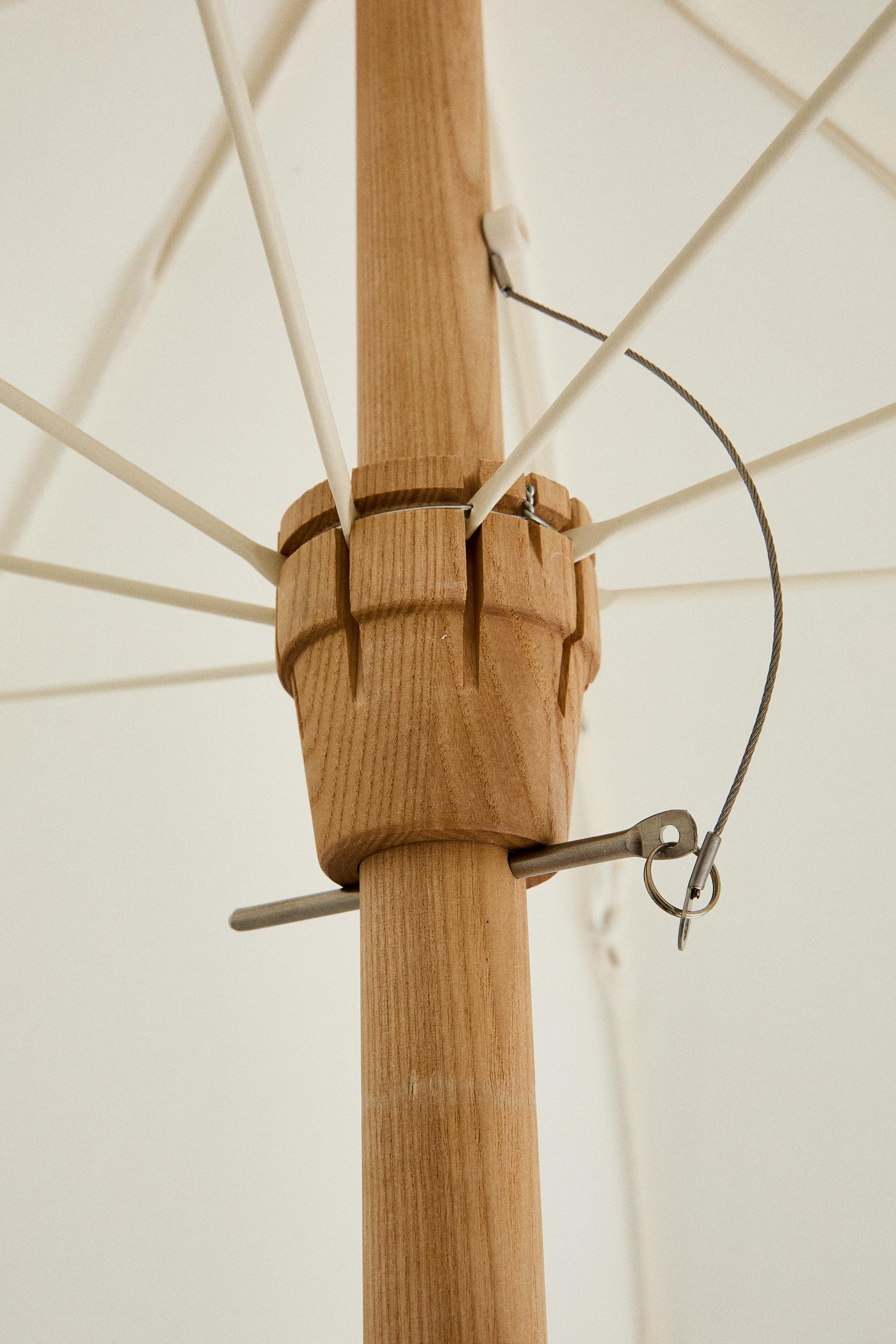 ASH WOOD CONTRAST BEACH UMBRELLA