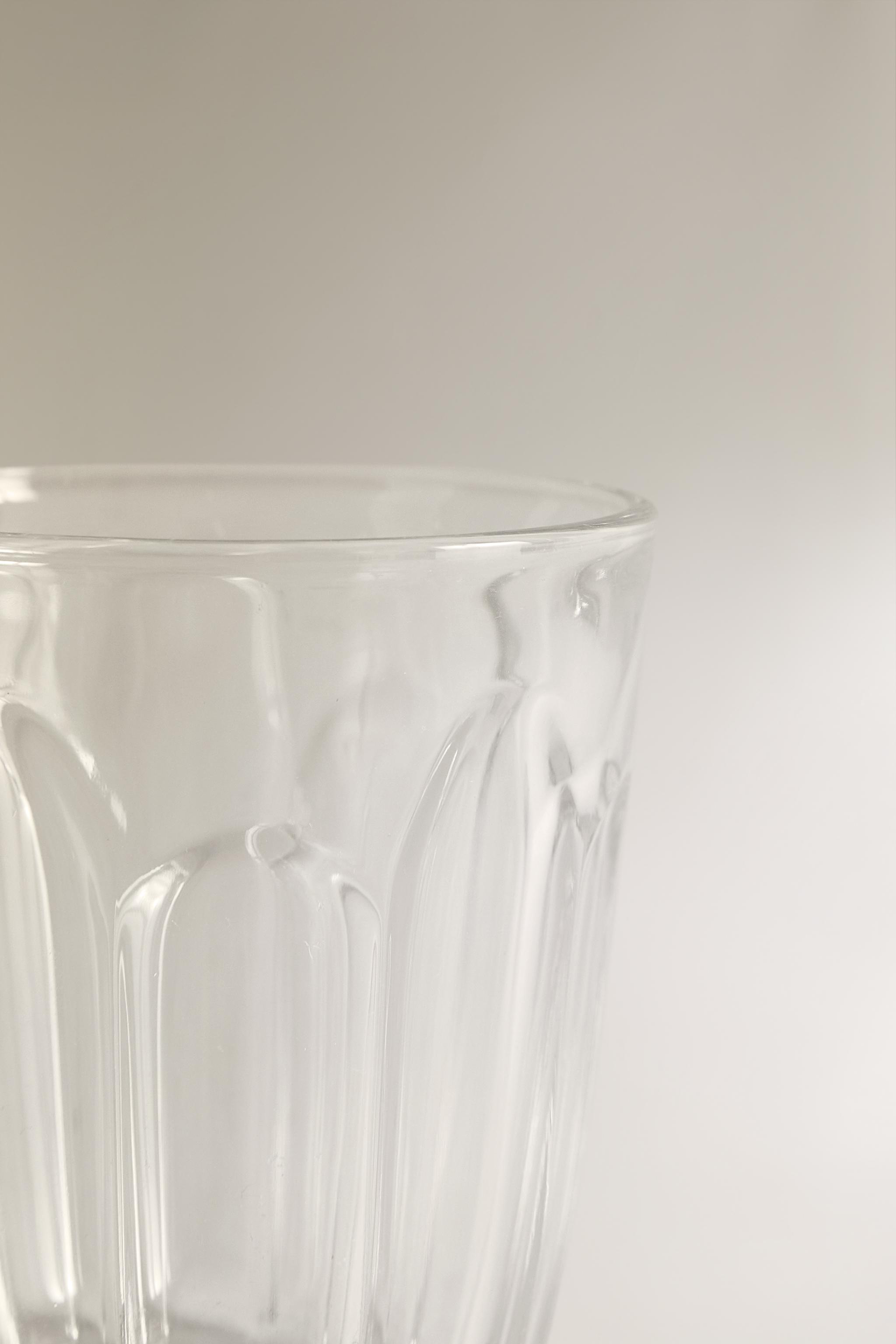 COFFEE TUMBLER WITH RAISED DESIGN