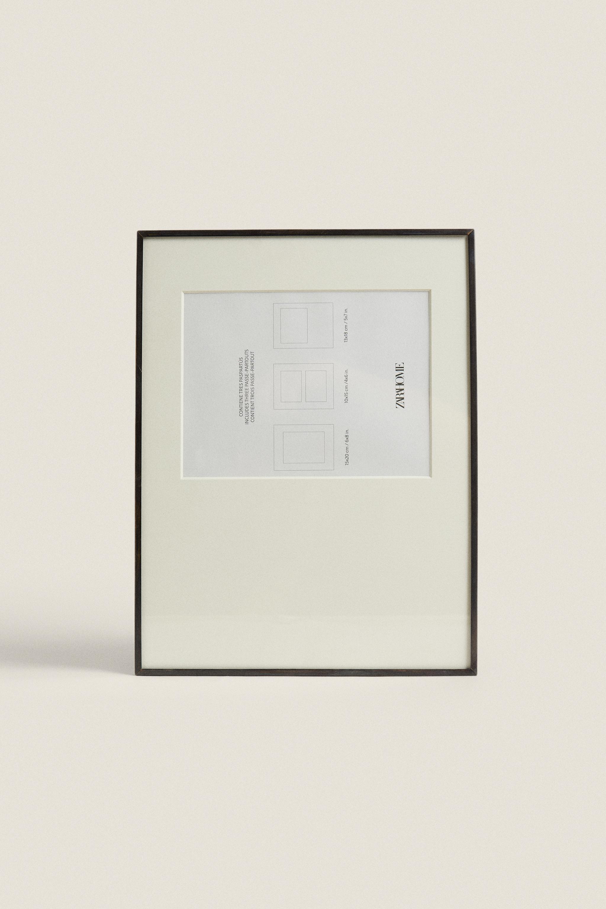 PICTURE FRAME WITH PASSE-PARTOUT