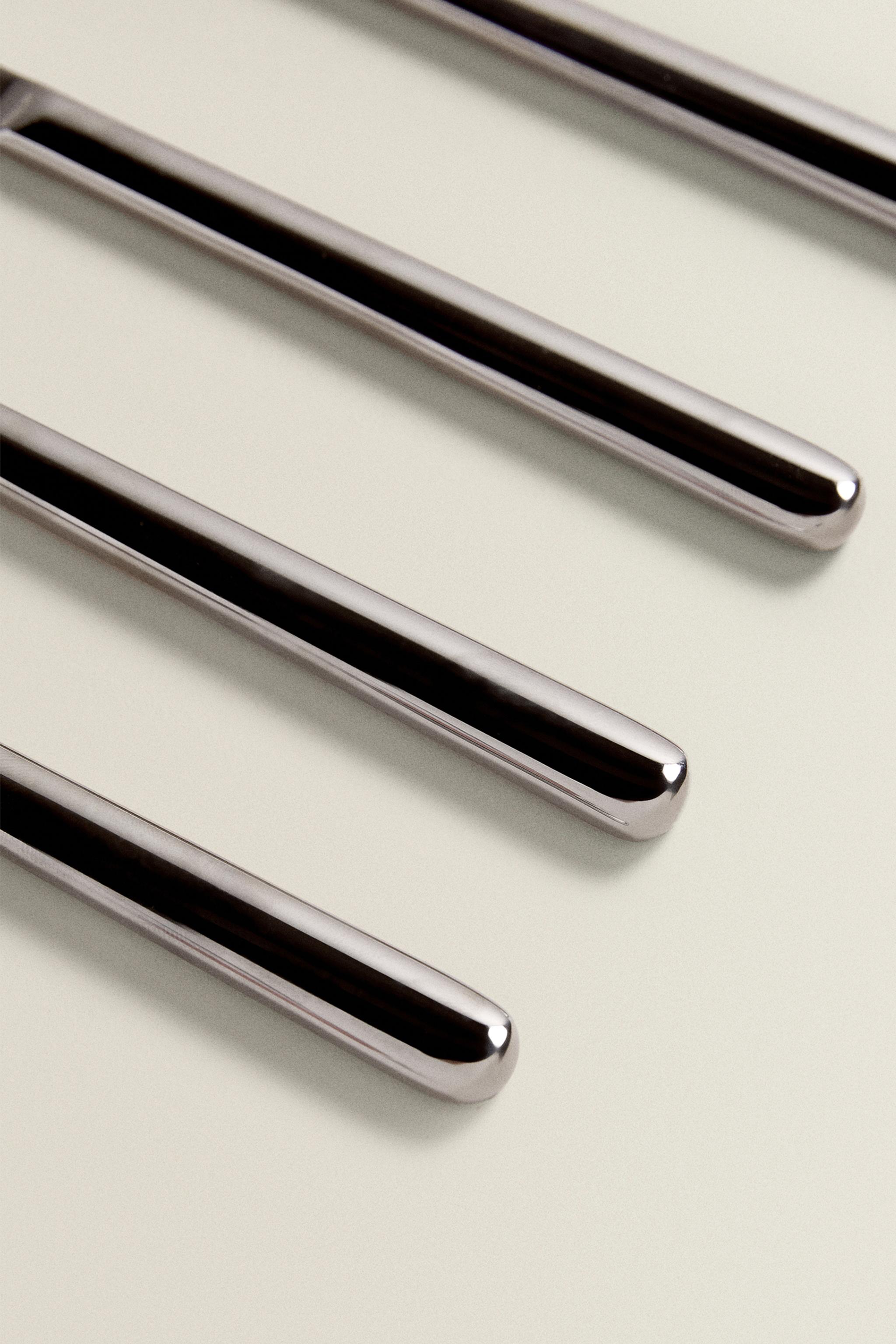 SET OF SHINY STEEL KNIVES (SET OF 4)