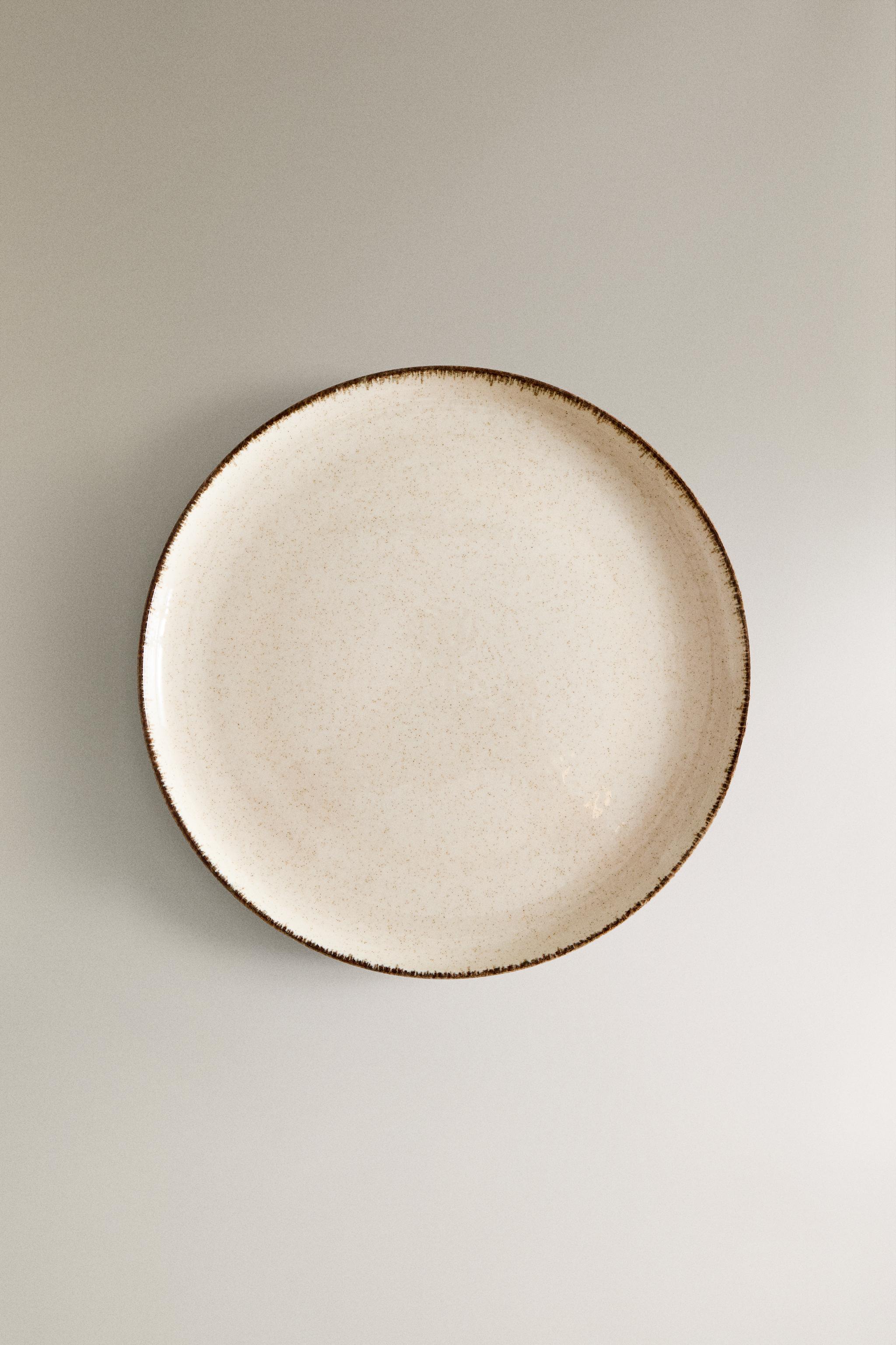 PORCELAIN DINNER PLATE WITH ANTIQUE FINISH RIM