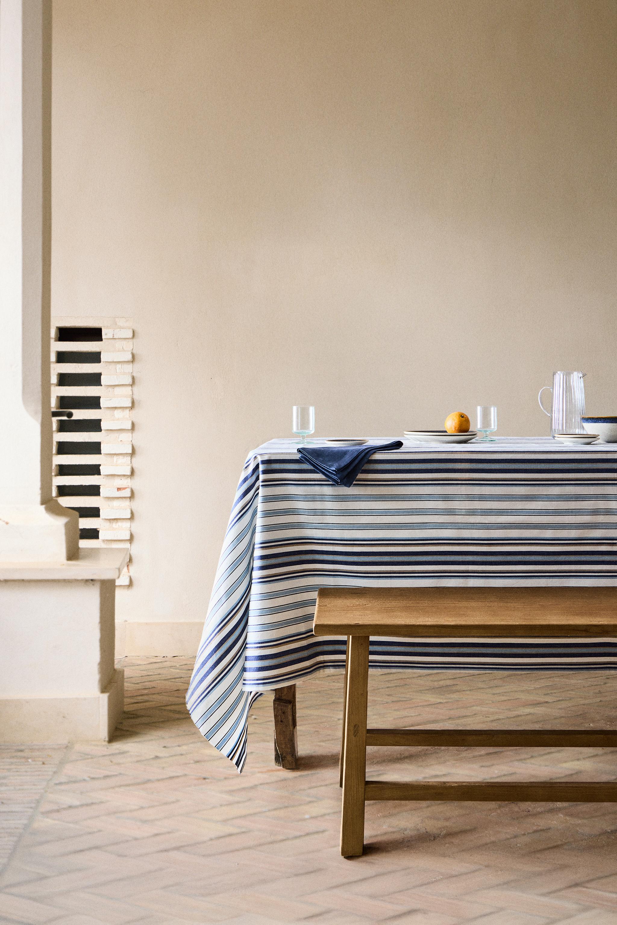 TABLECLOTH WITH IRREGULAR STRIPES
