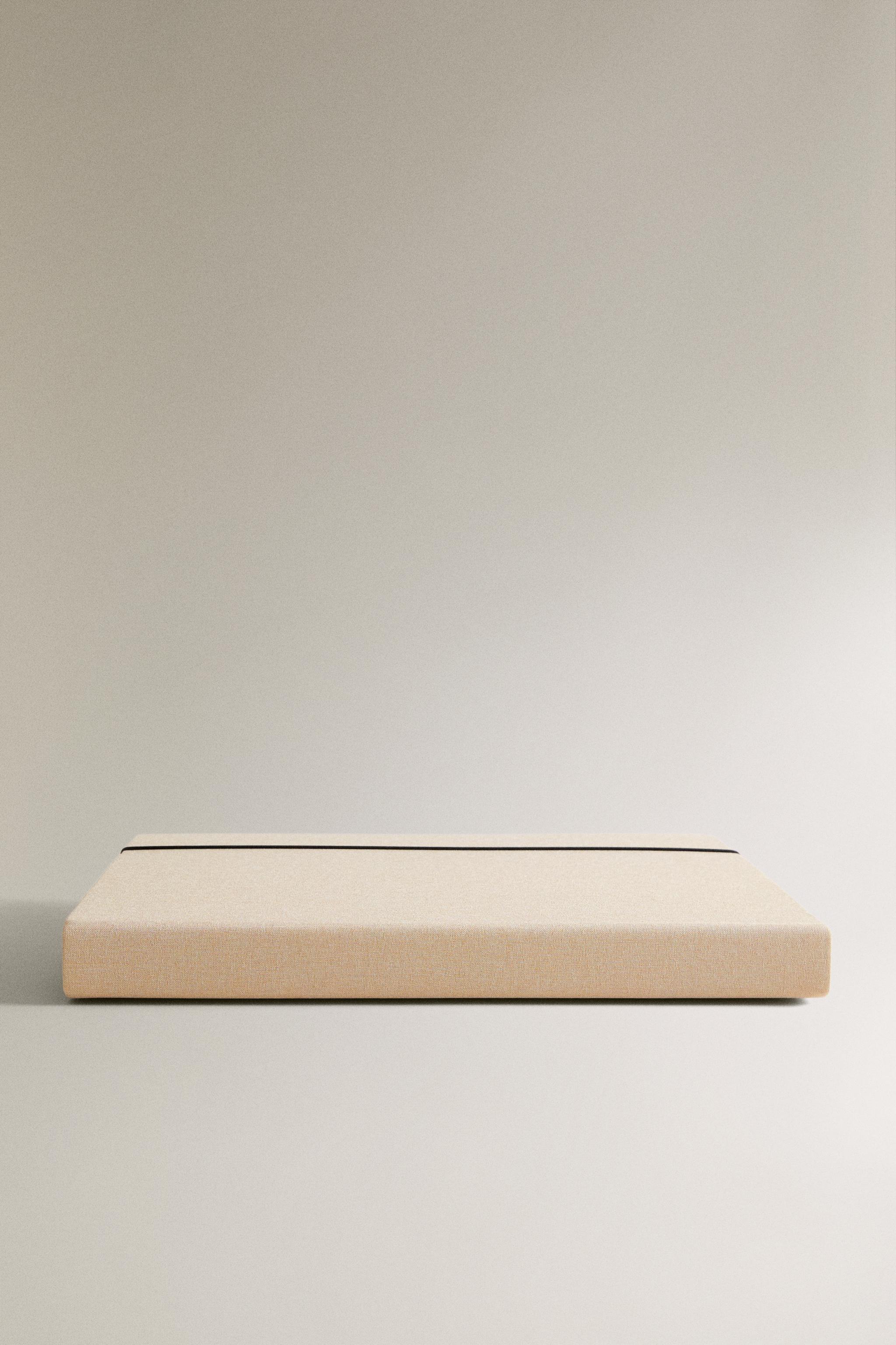 LINEN FOLDER WITH CLOSURE