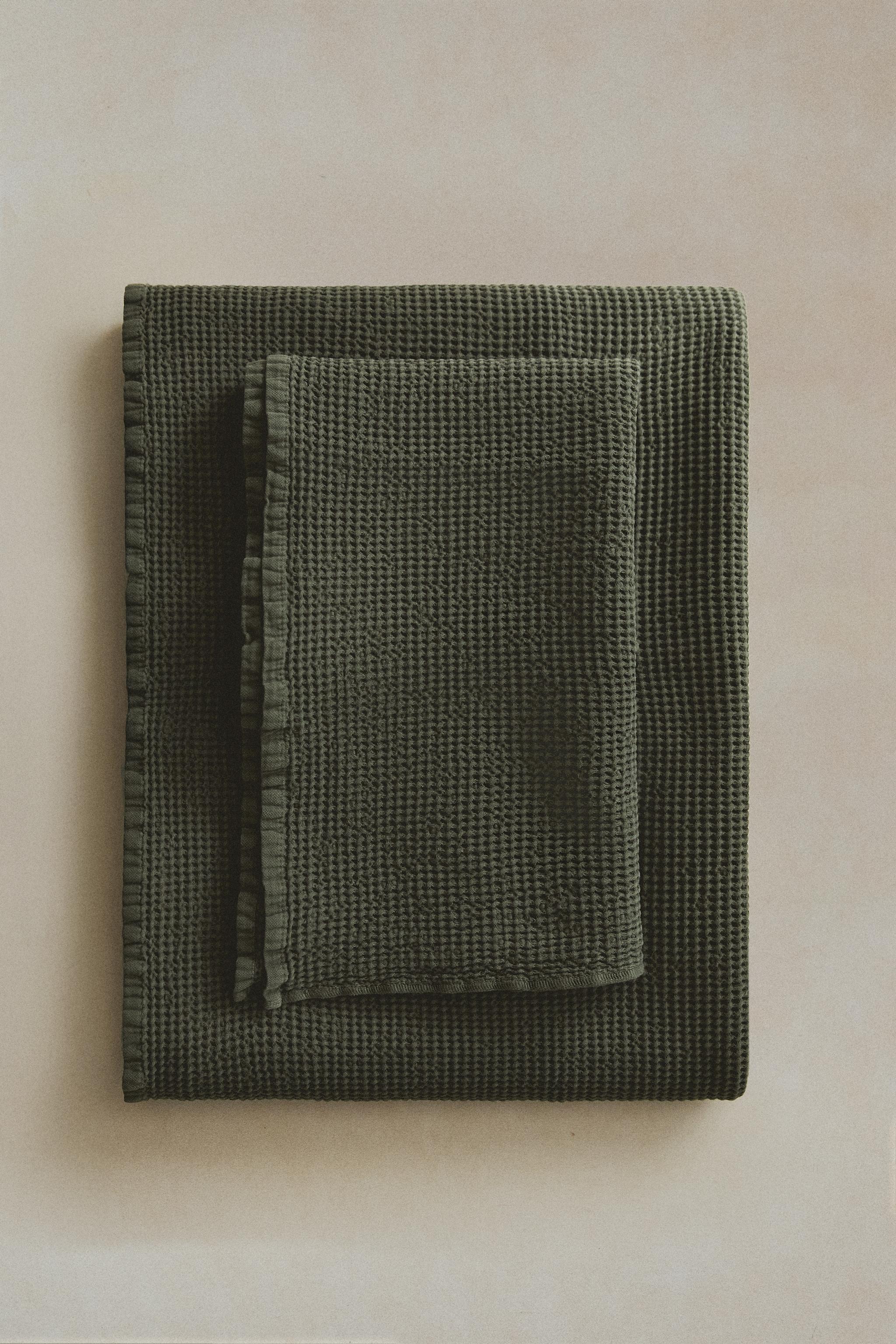 MINI WAFFLE-KNIT BATH TOWEL