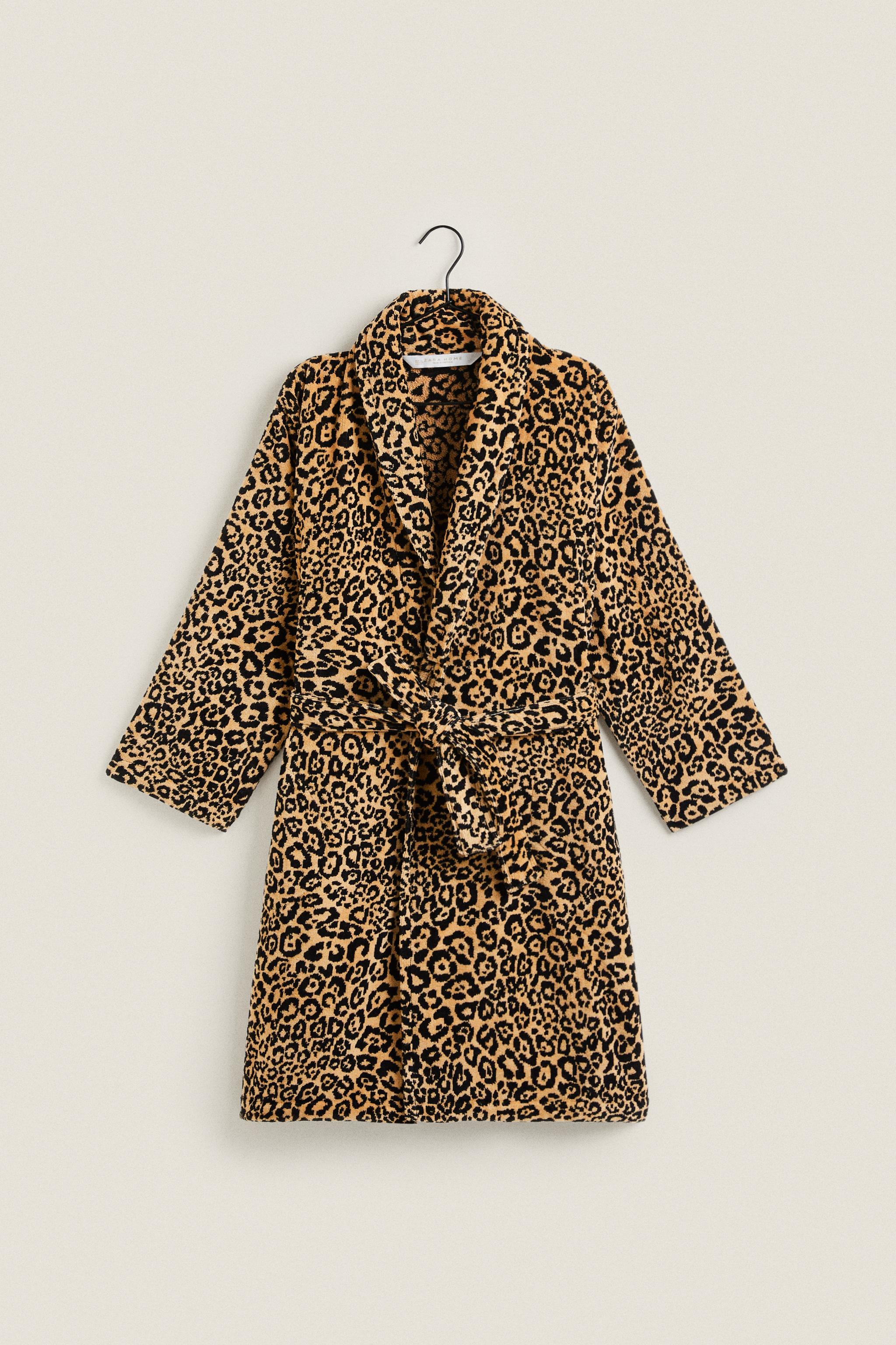 ANIMAL PRINT JACQUARD BATHROBE (400 GXM²)