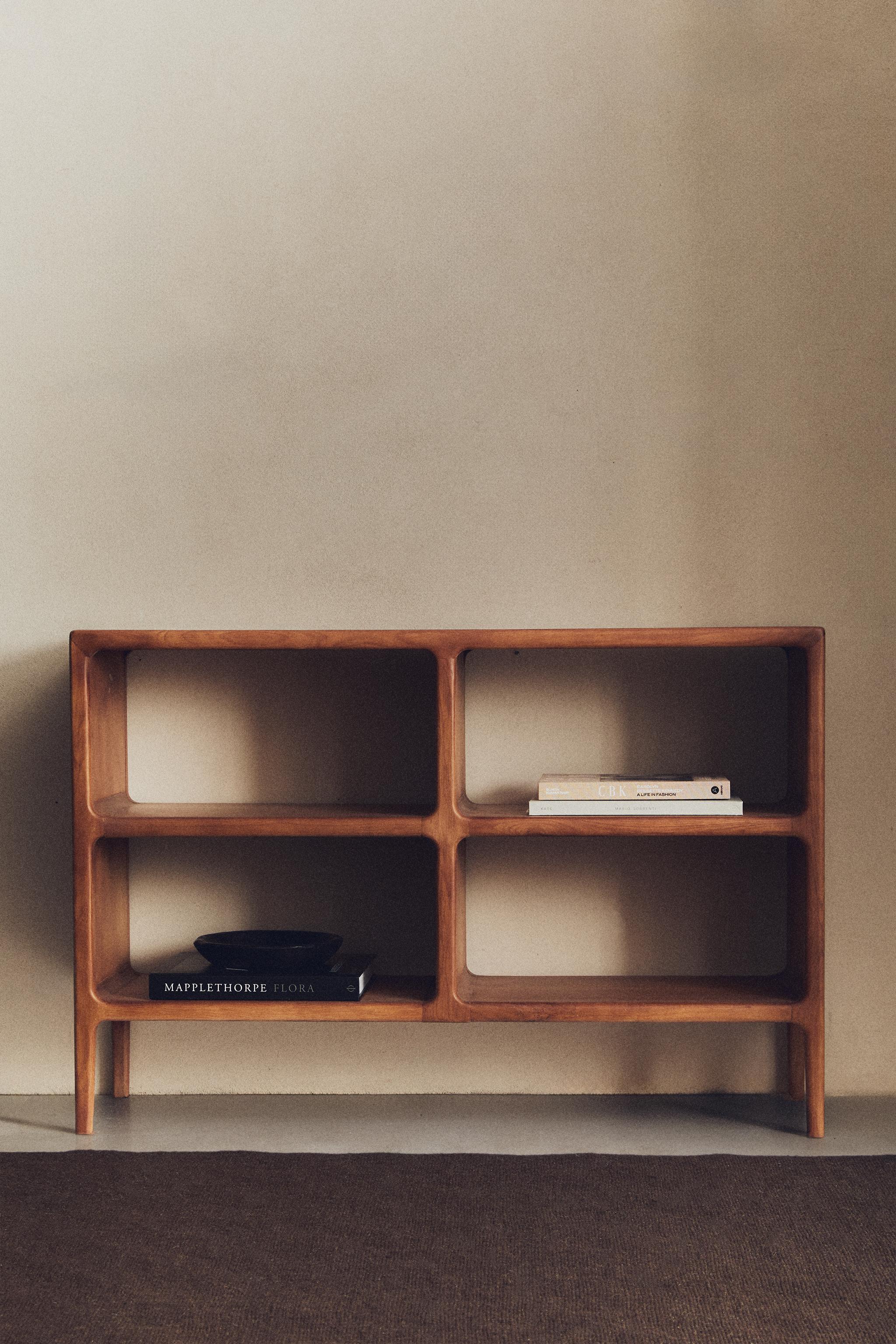 DARK WOODEN MEDIUM SIDEBOARD
