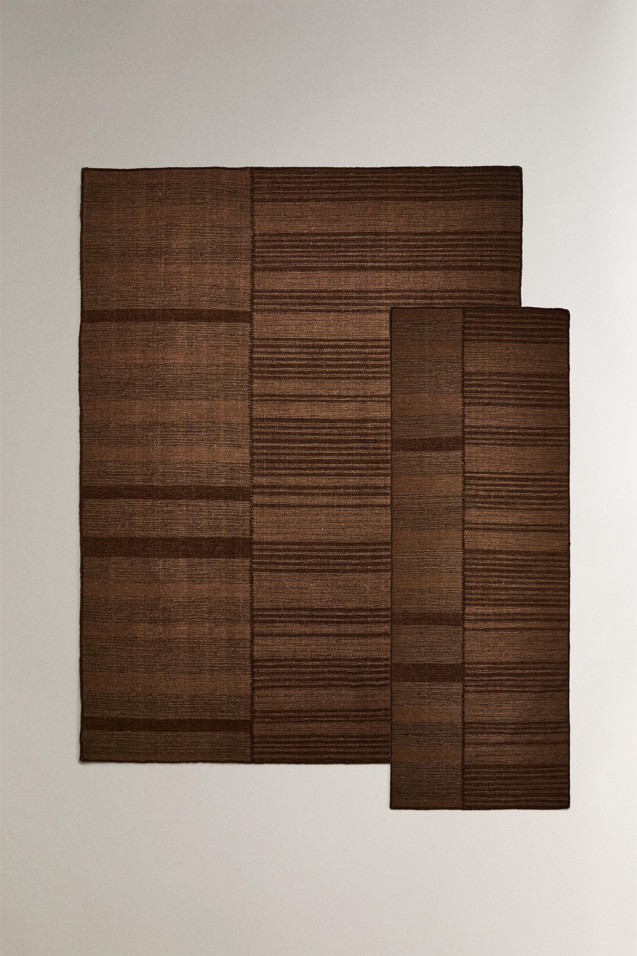 WOOL AREA RUG WITH CONTRASTING LINES