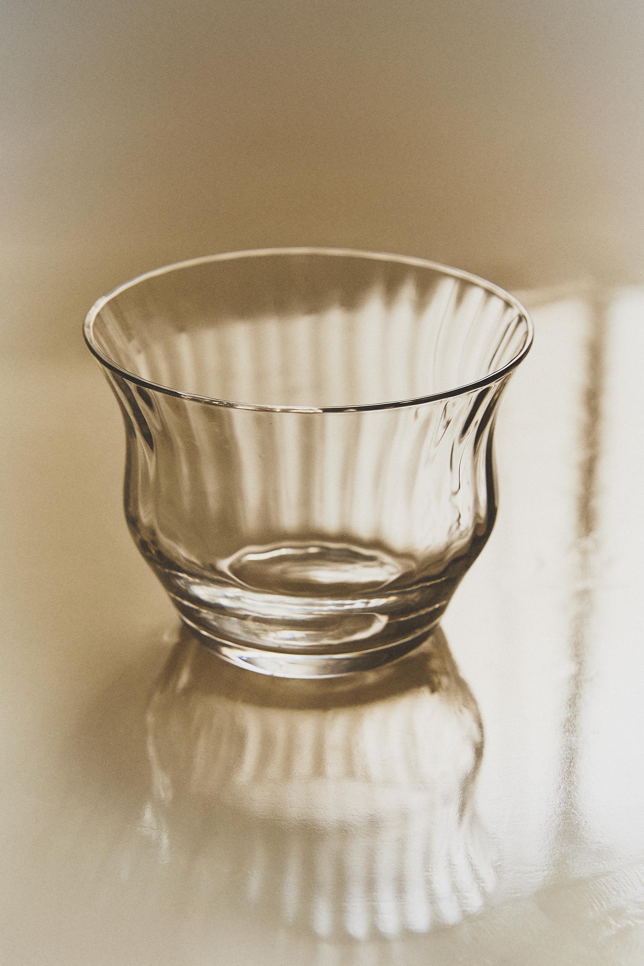 RAISED DESIGN GLASS TUMBLER
