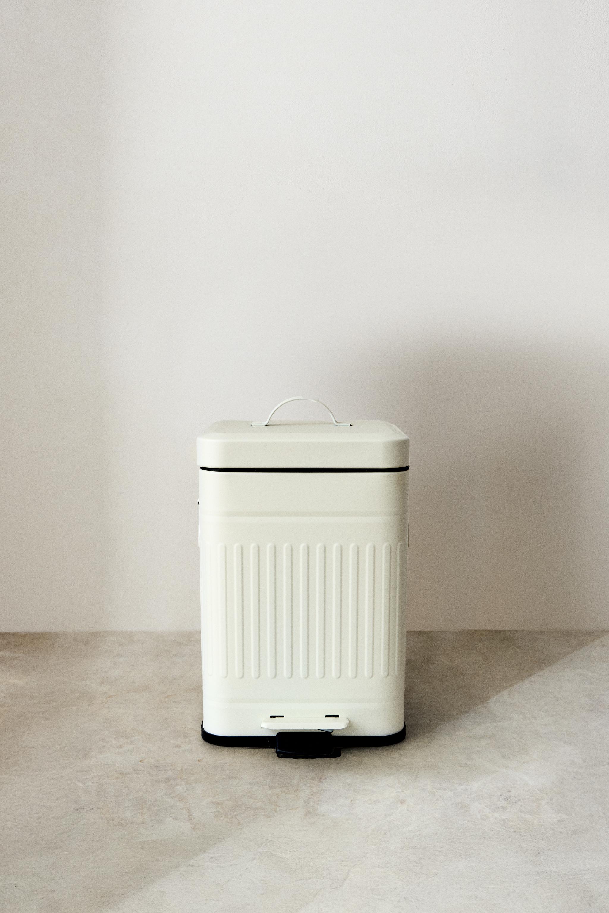 MINI KITCHEN TRASH CAN
