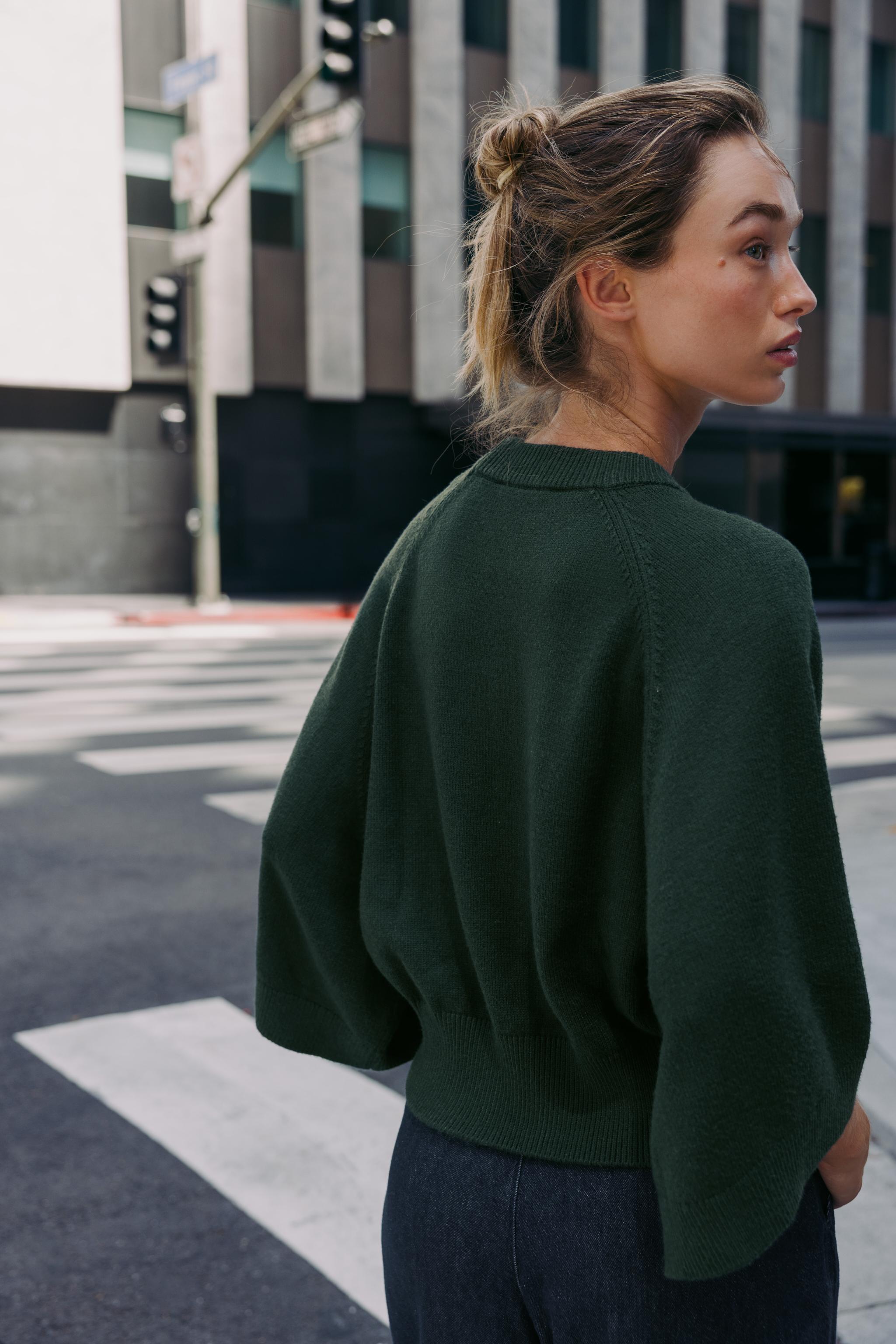 WIDE SLEEVE KNIT SWEATER