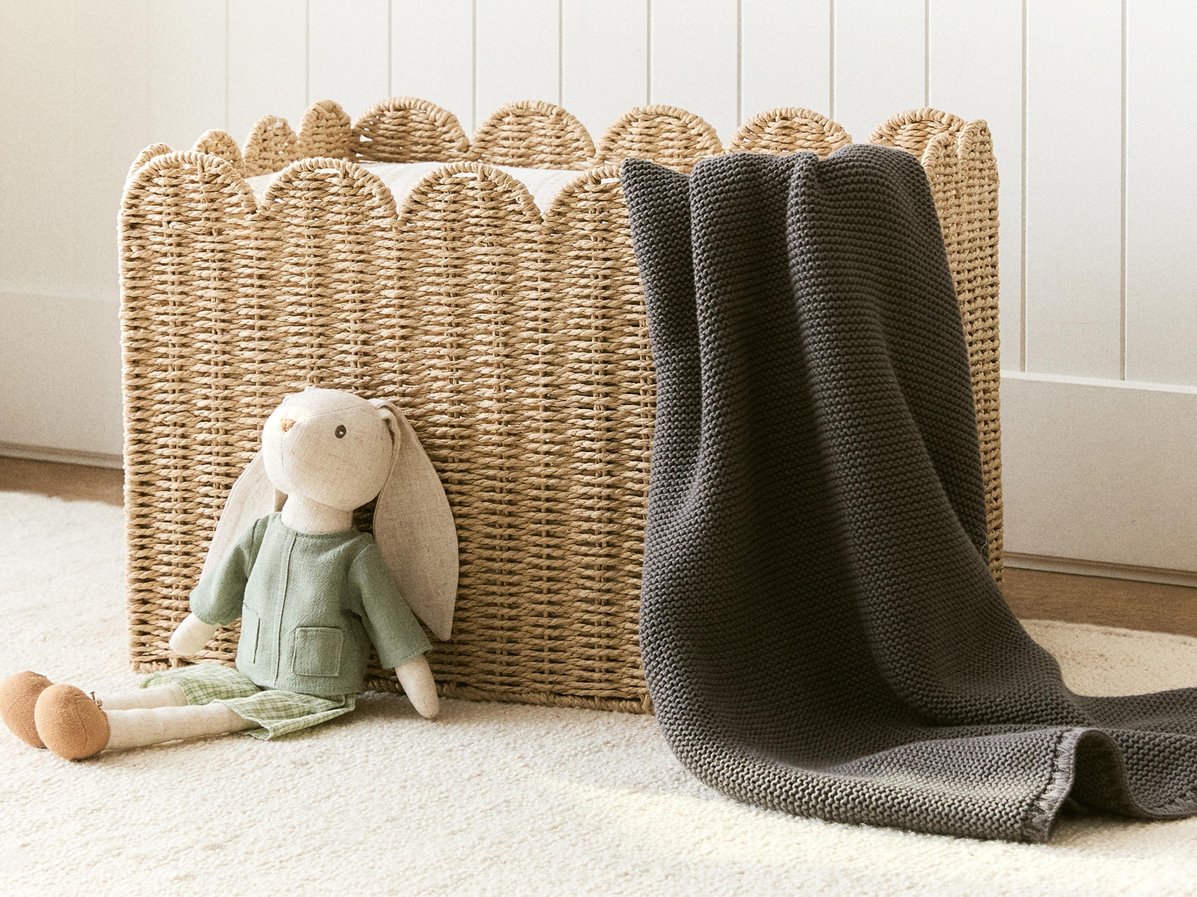 CHILDREN'S LARGE SCALLOPED BASKET