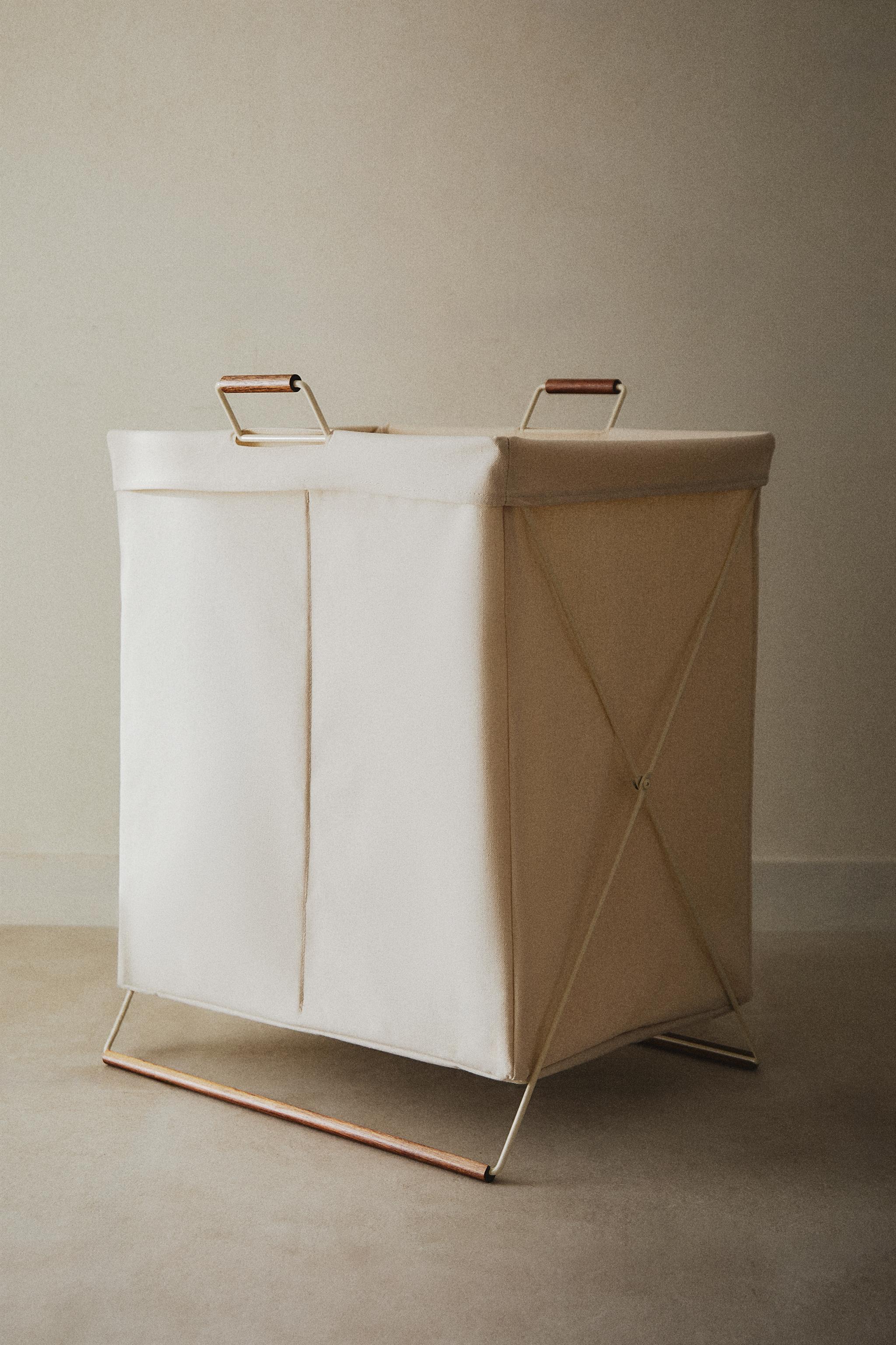 FOLDING DOUBLE LAUNDRY BASKET.