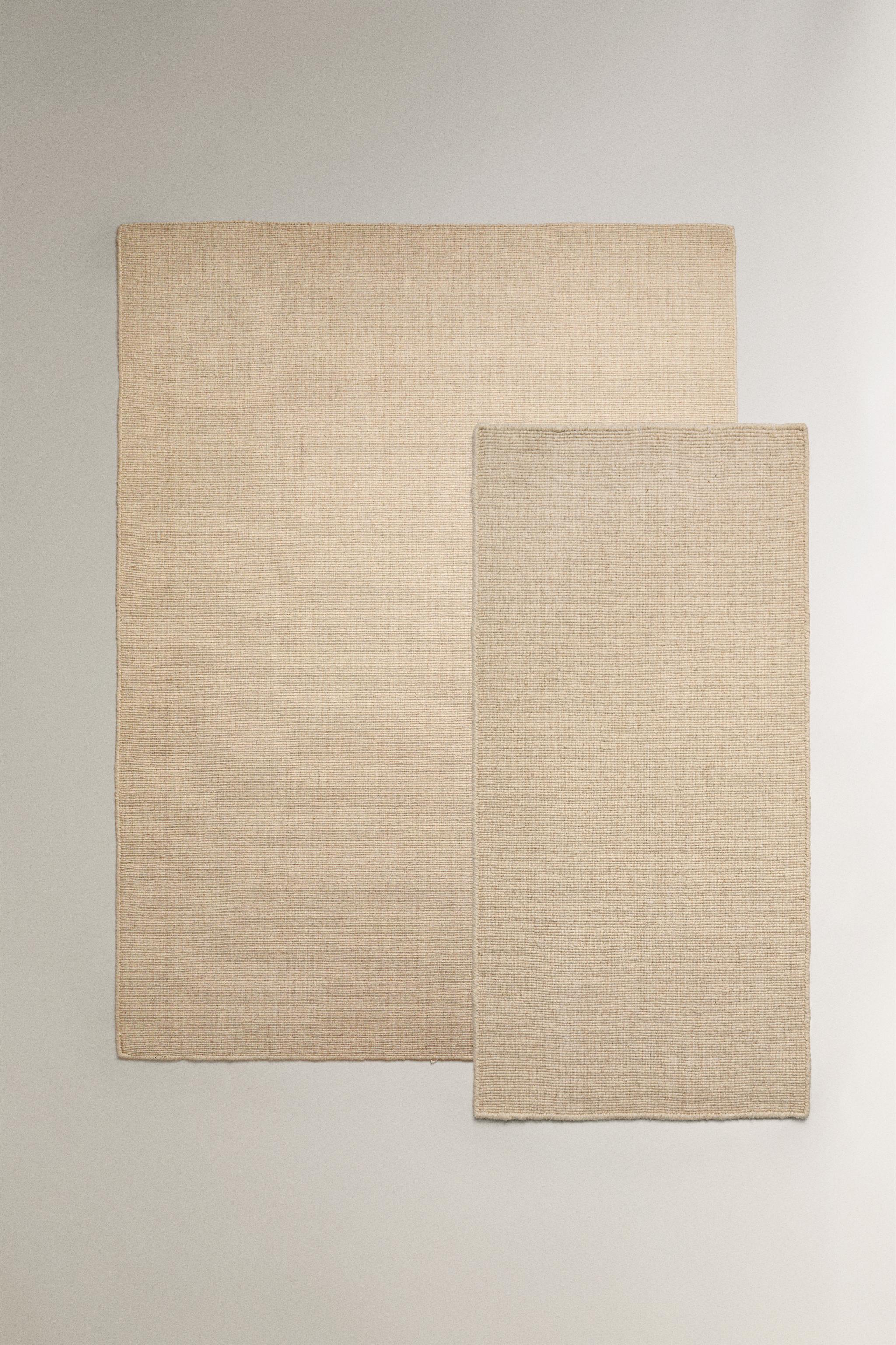 WOOL AREA RUG WITH SCALLOPED LINES