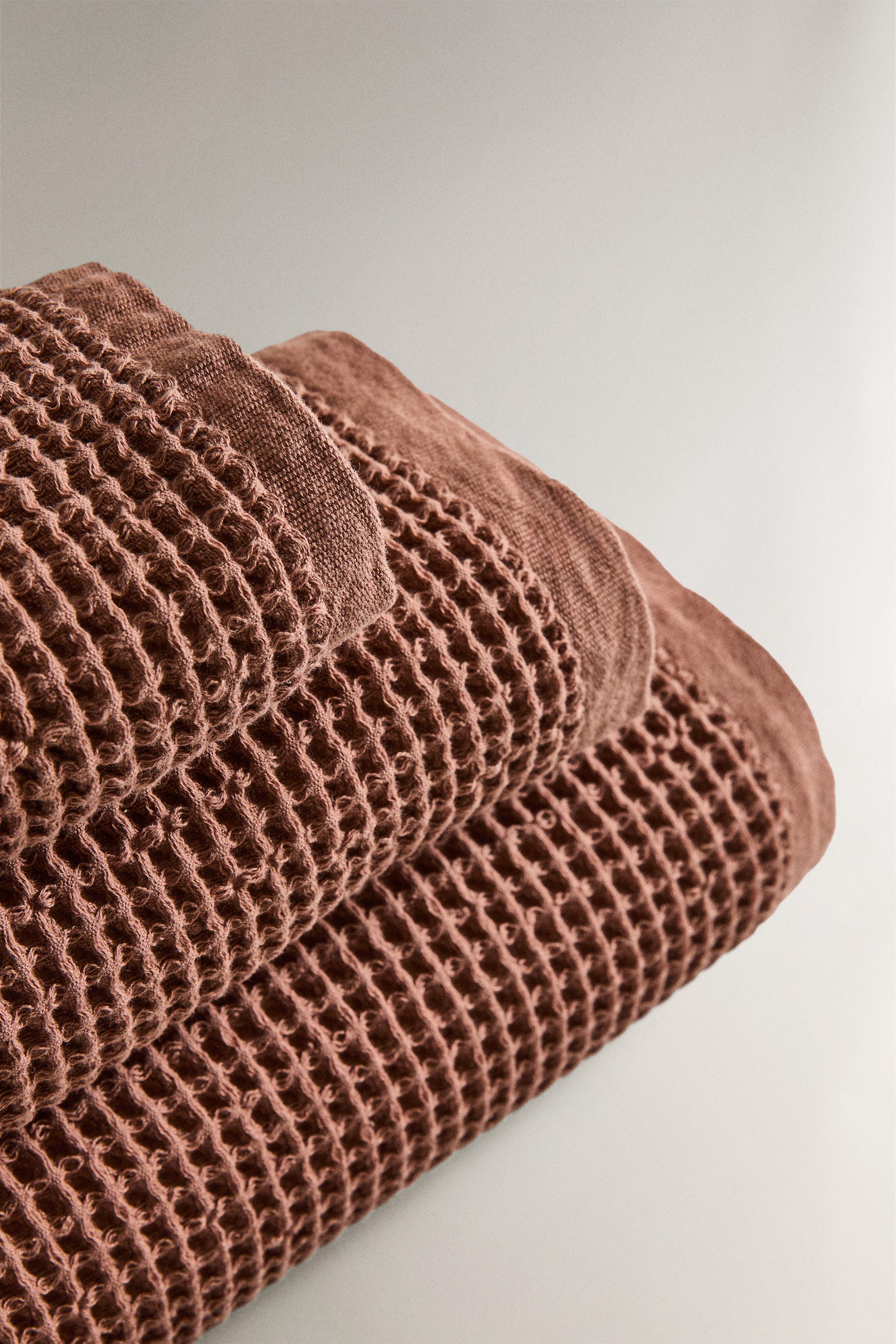 WAFFLE-KNIT COTTON BATH TOWEL