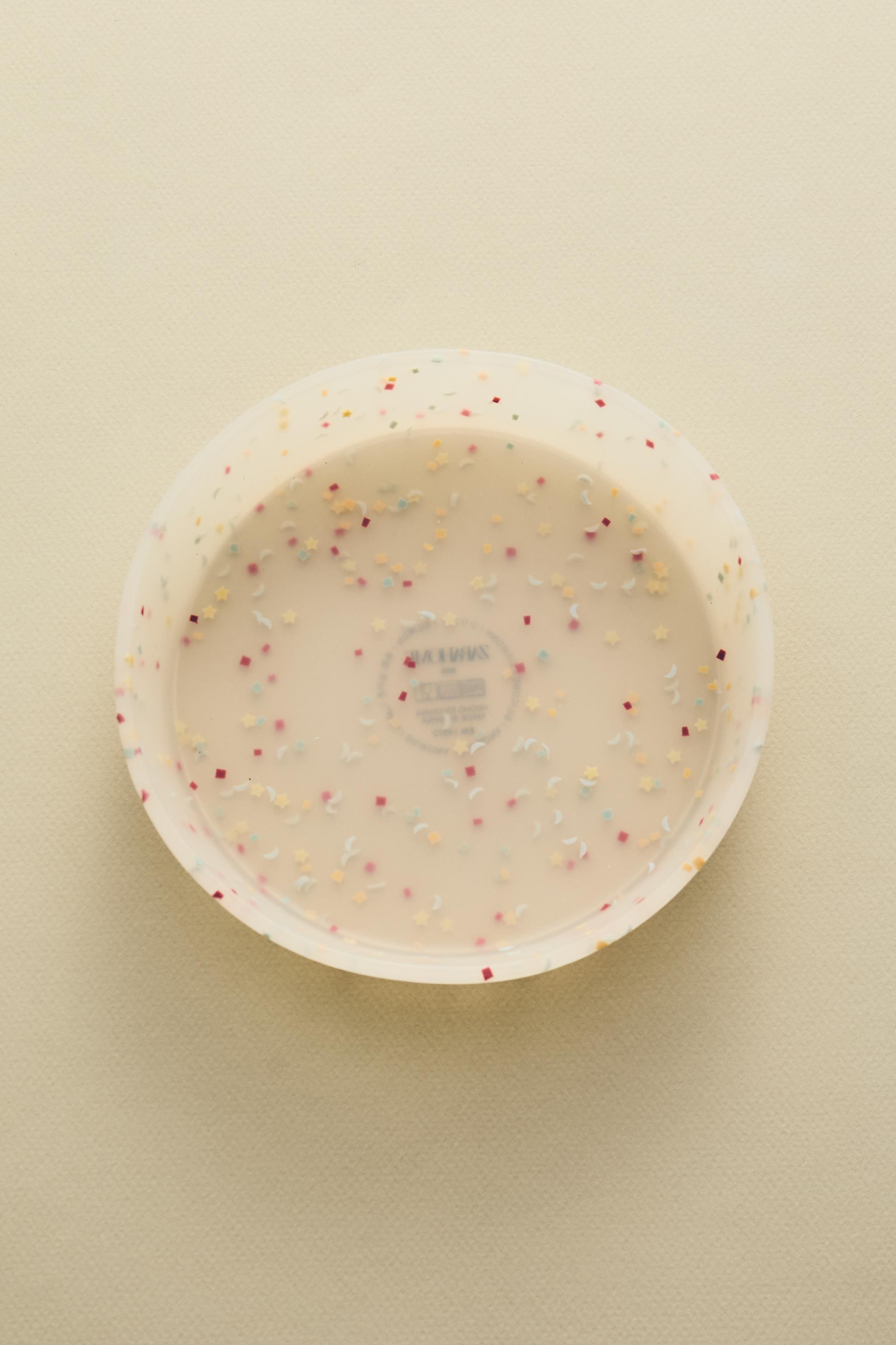 CHILDREN'S CONFETTI SILICONE PLATE