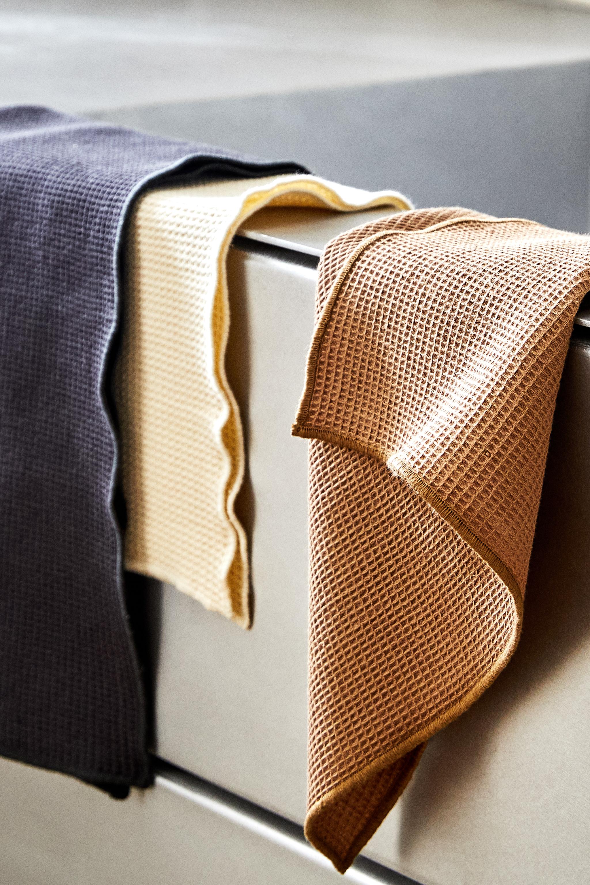 WAFFLE-KNIT KITCHEN TOWELS (SET OF 3)