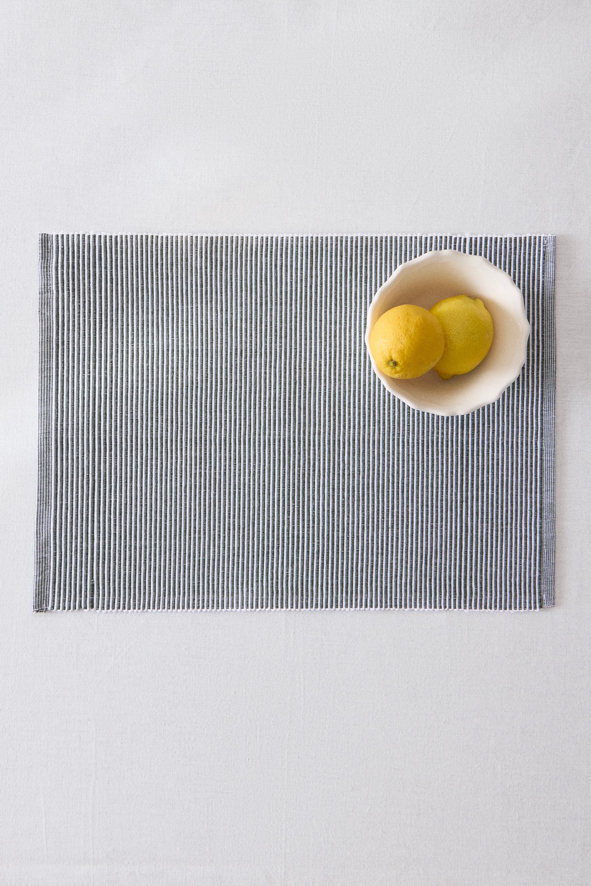 NEEDLECORD PLACEMAT