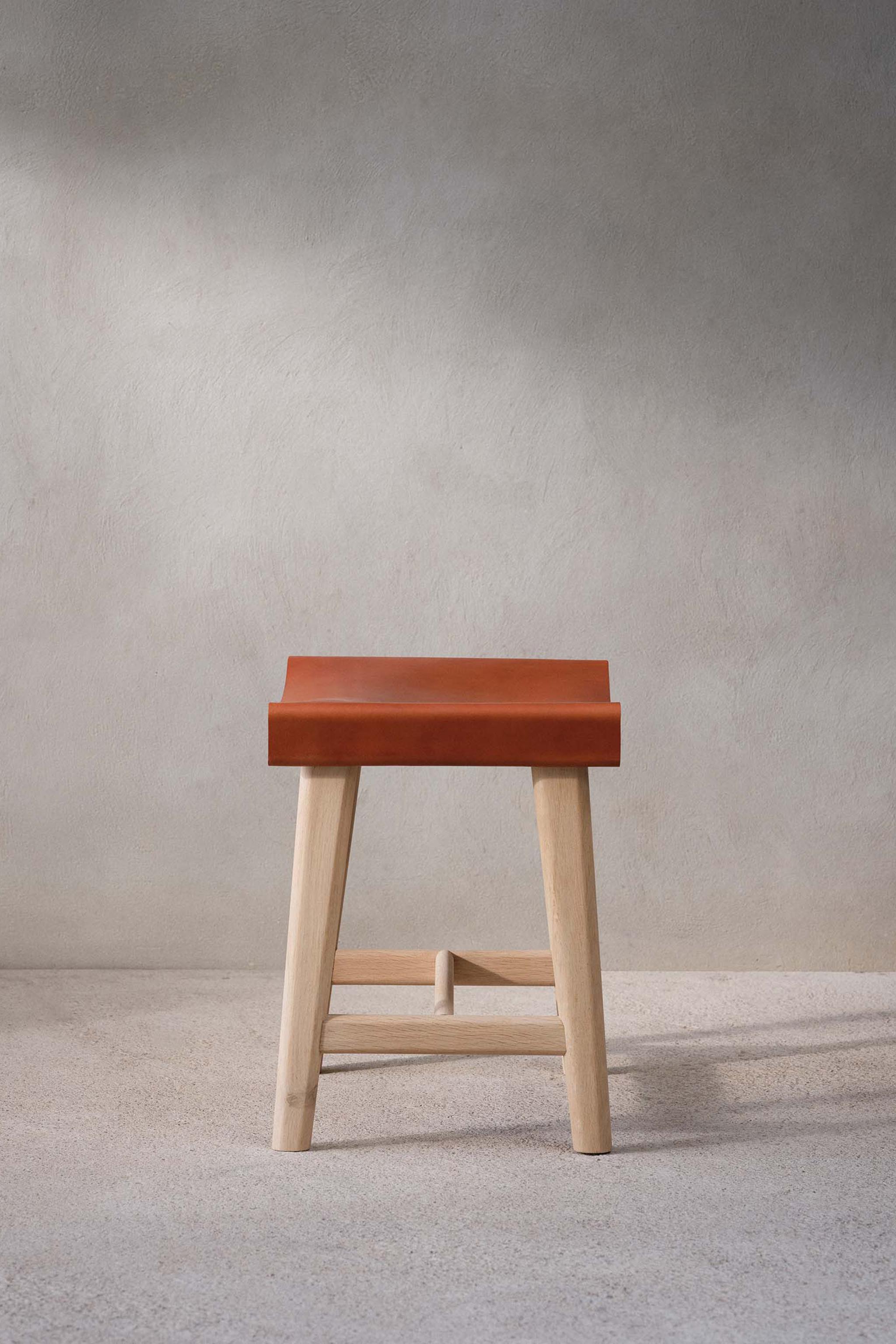 STOOL 01