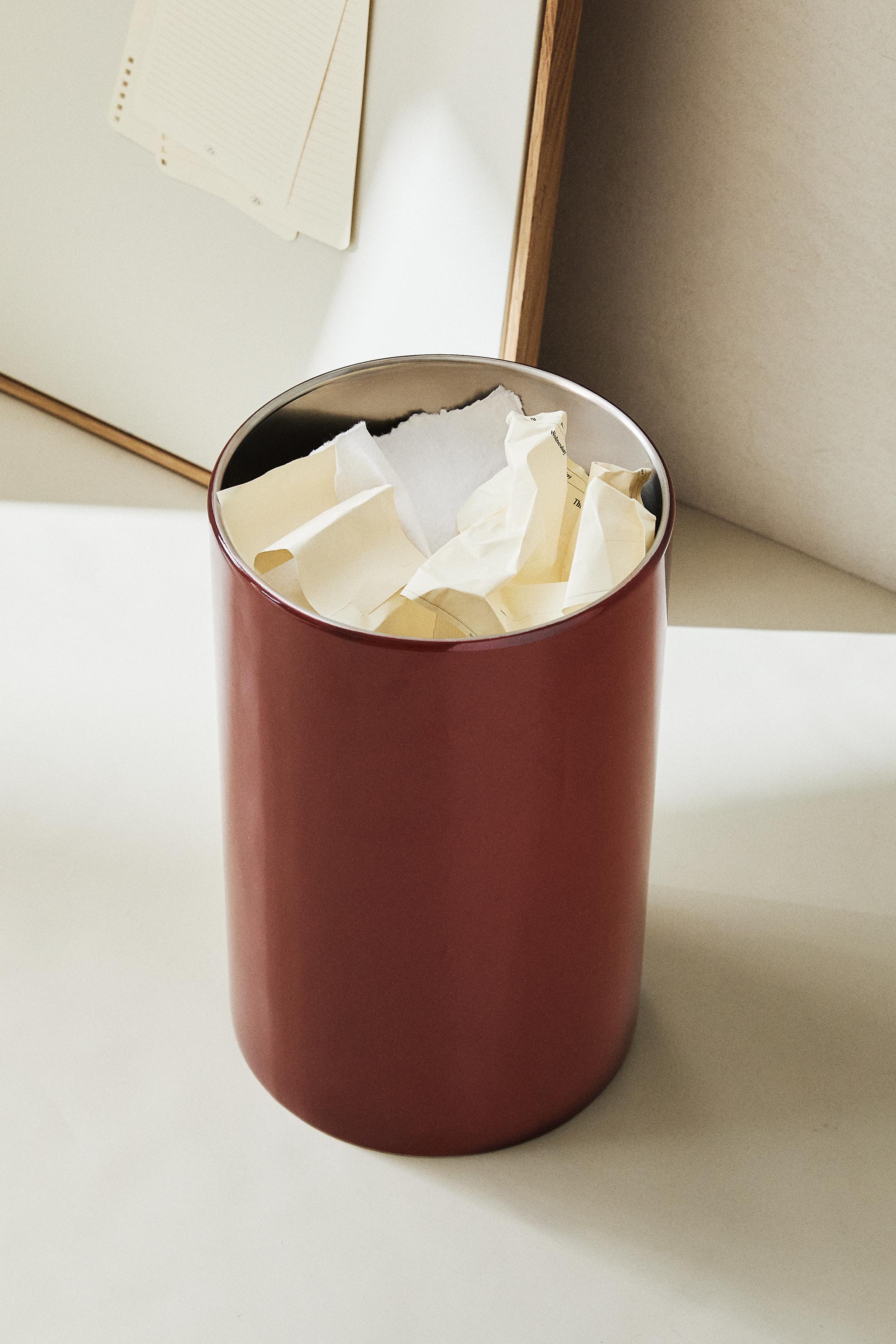 CYLINDRICAL METAL WASTEPAPER BASKET