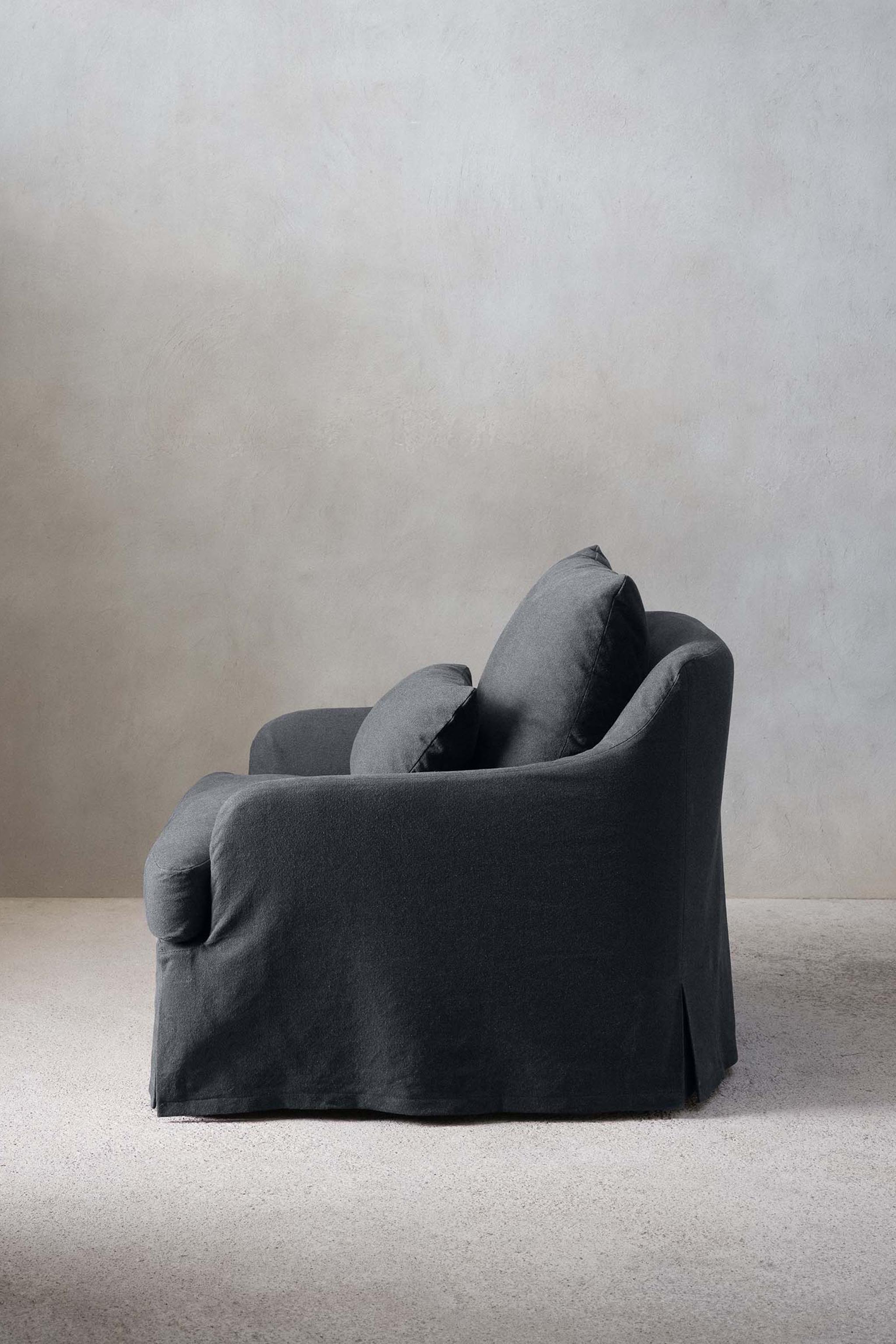 ARMCHAIR 01