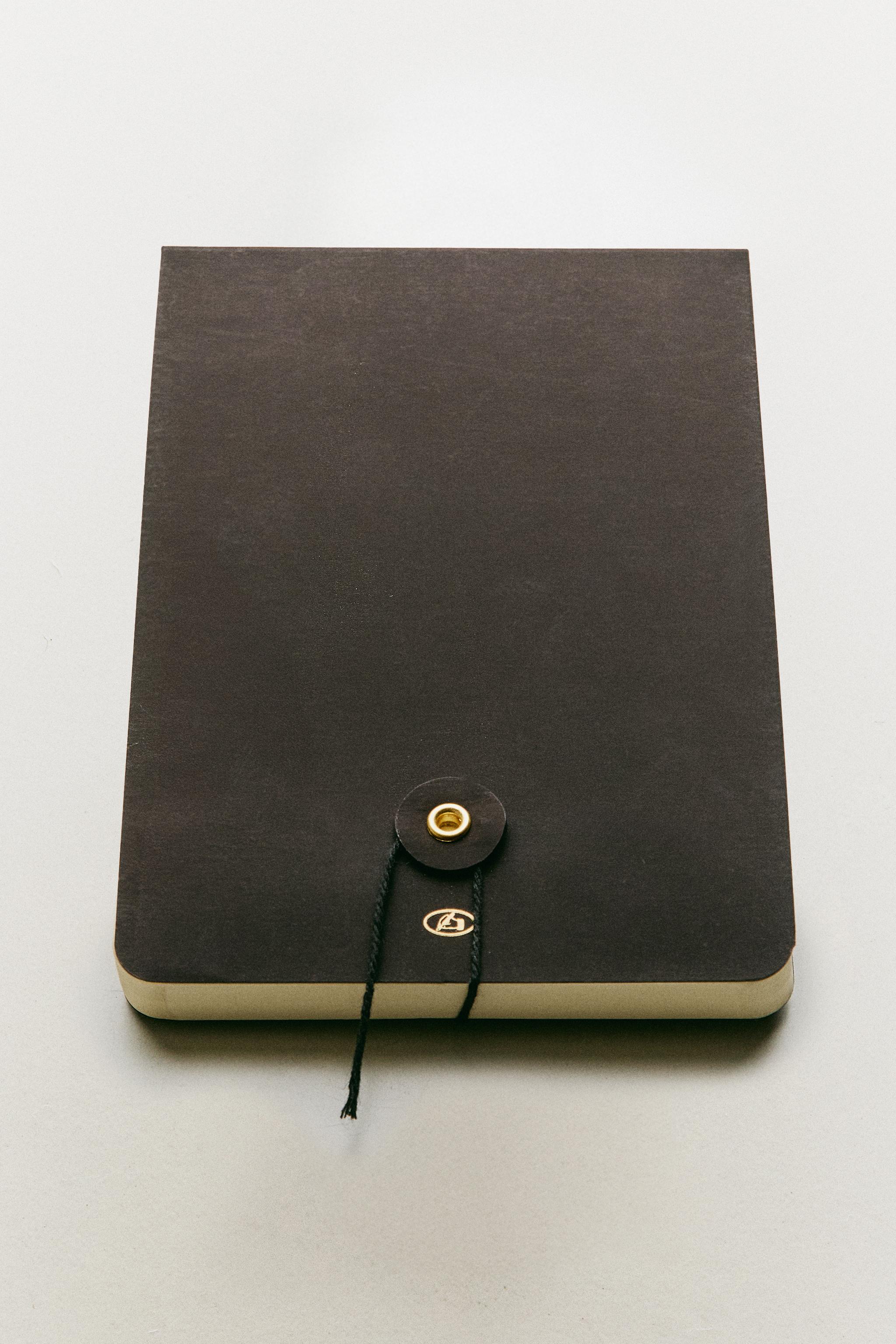 WEEKLY PLANNER WITH A CLASP