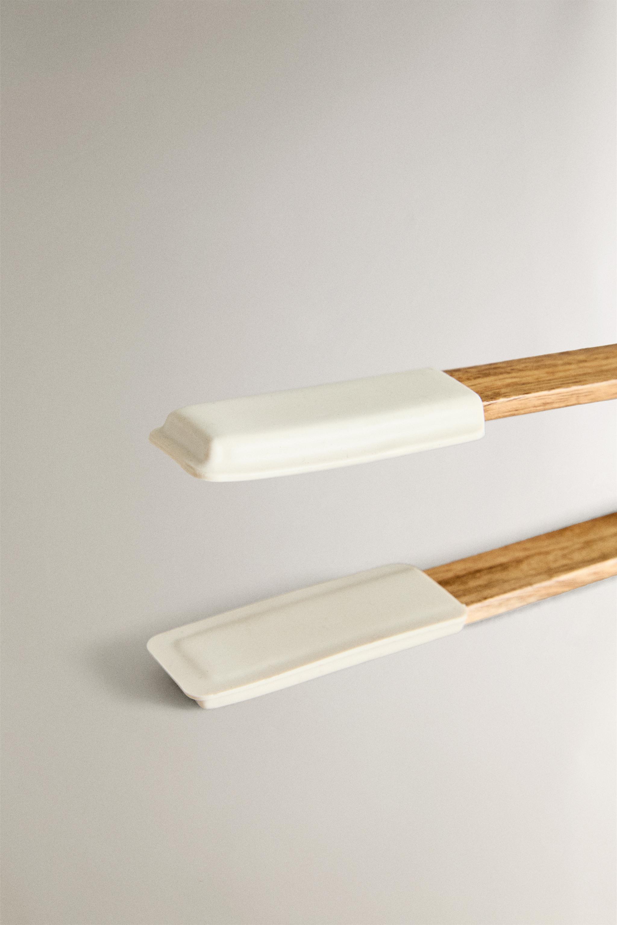 SILICONE AND WOODEN TONGS