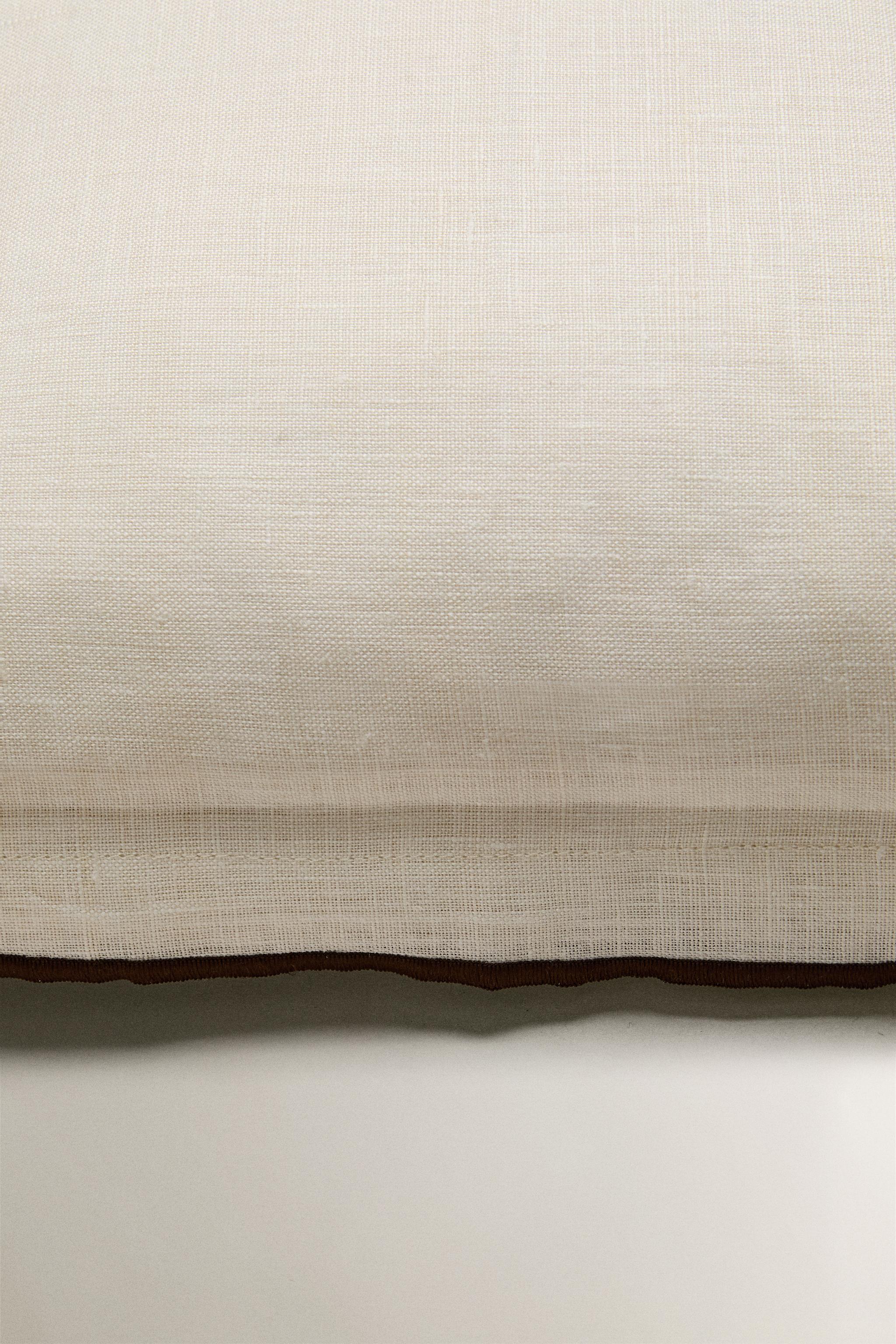 THROW PILLOW COVER WITH OVERLOCK