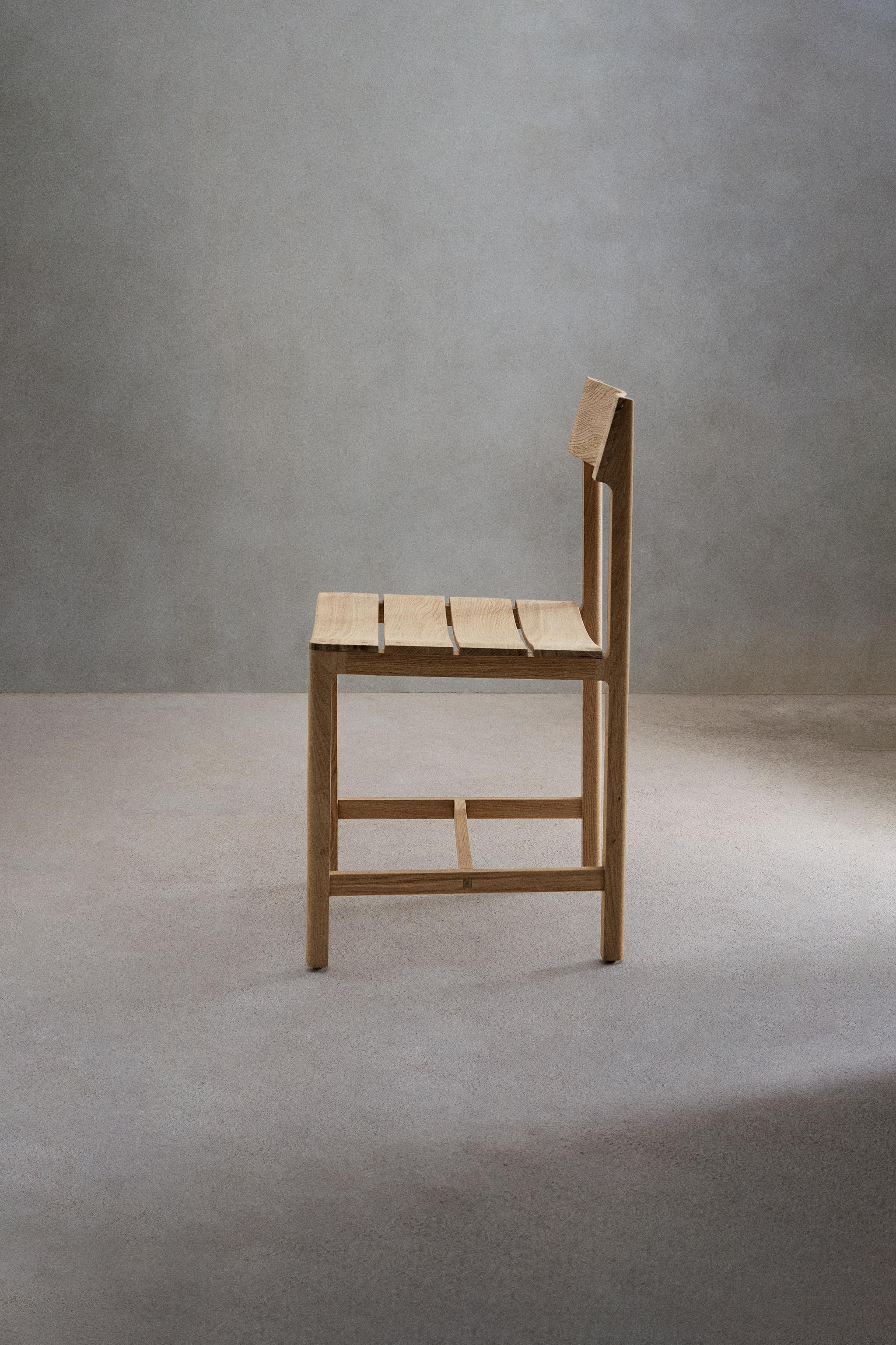 CHAIR 04