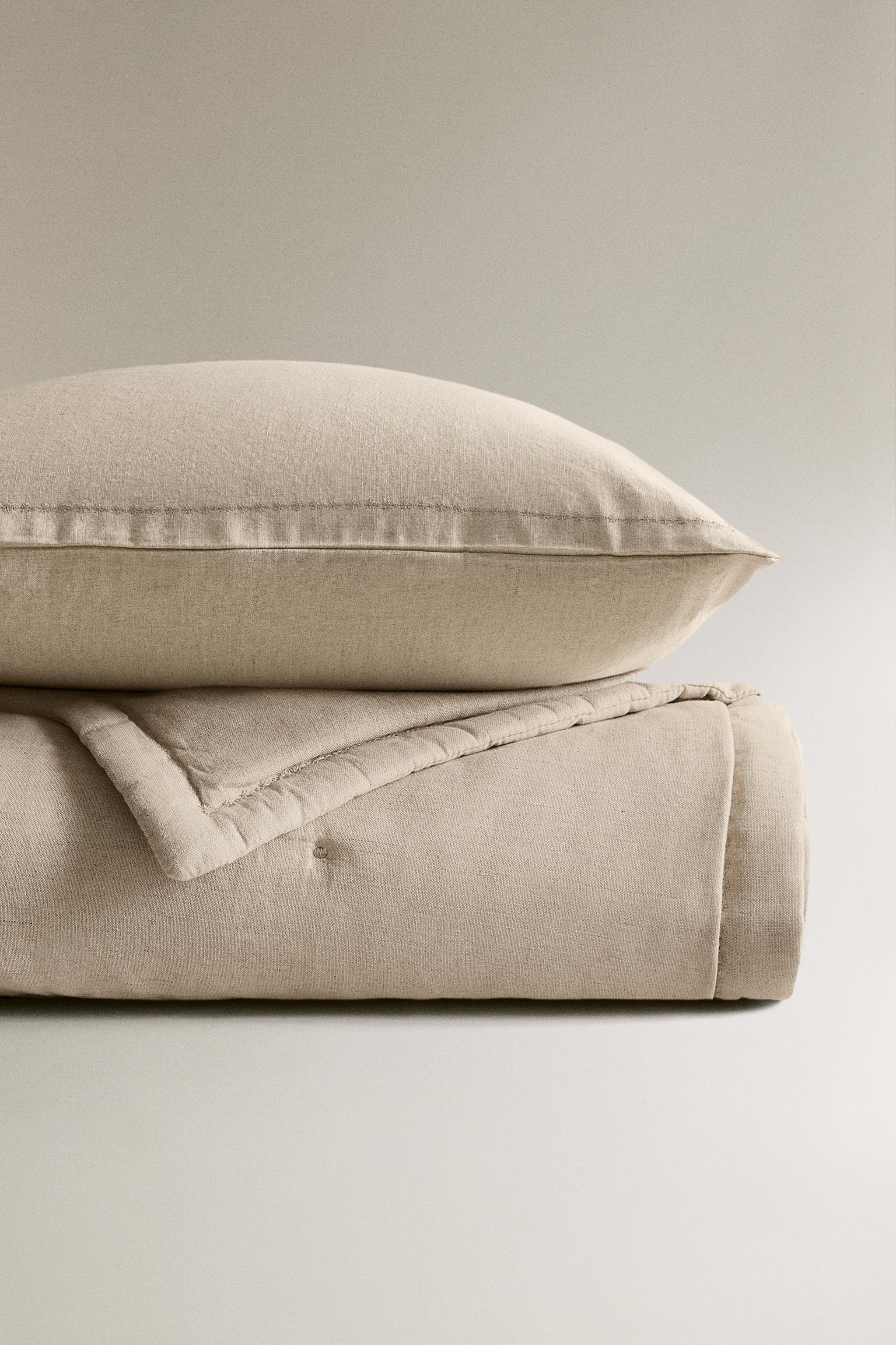 QUILTED DOTTED LINEN QUILT