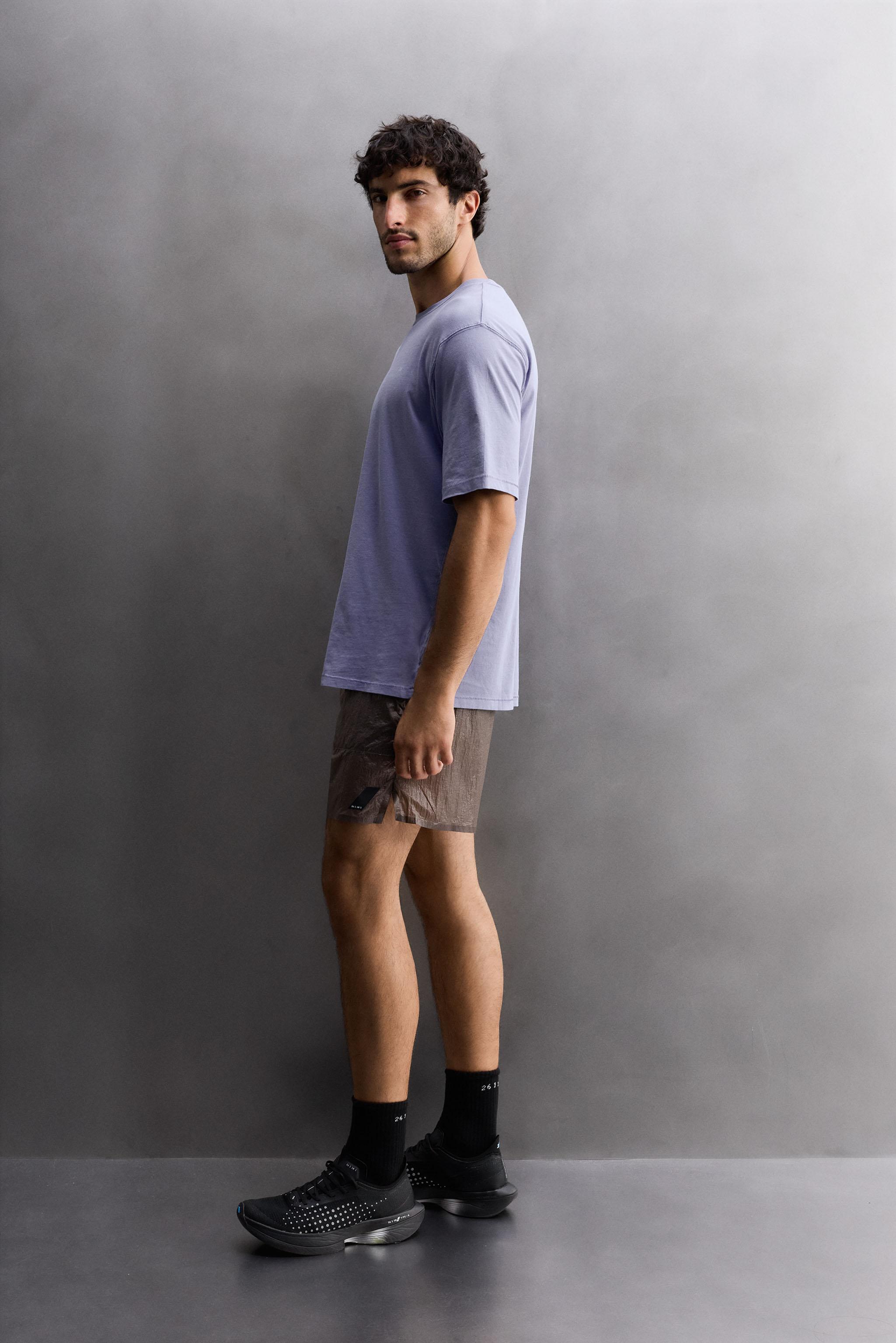 GRAPHIC PRINT T-SHIRT