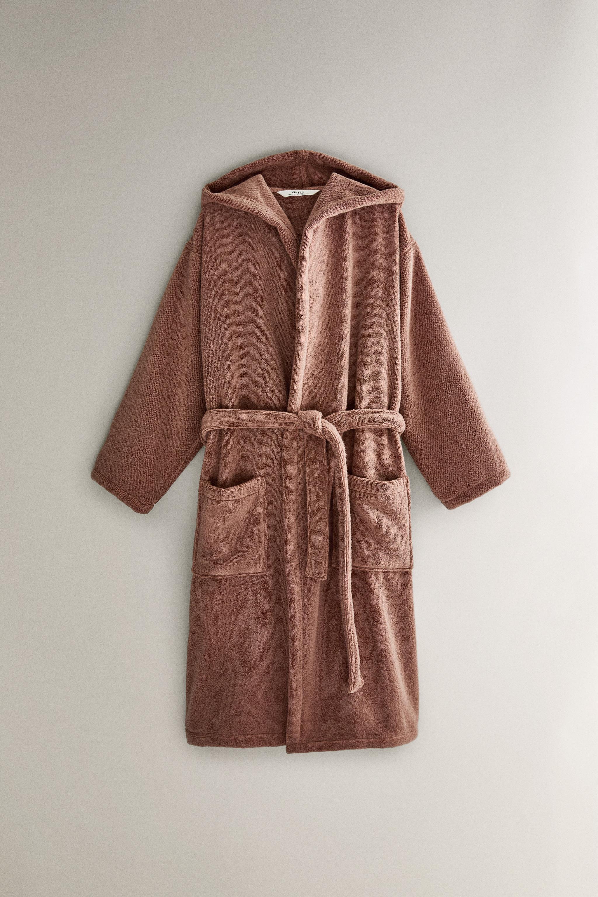 EXTRA SOFT HOODED BATHROBE (380 GXM²)