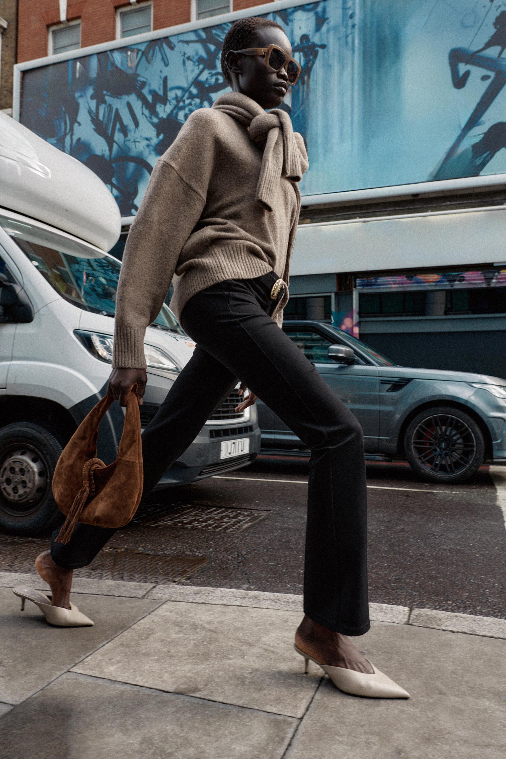 BELTED FLARE LEGGINGS